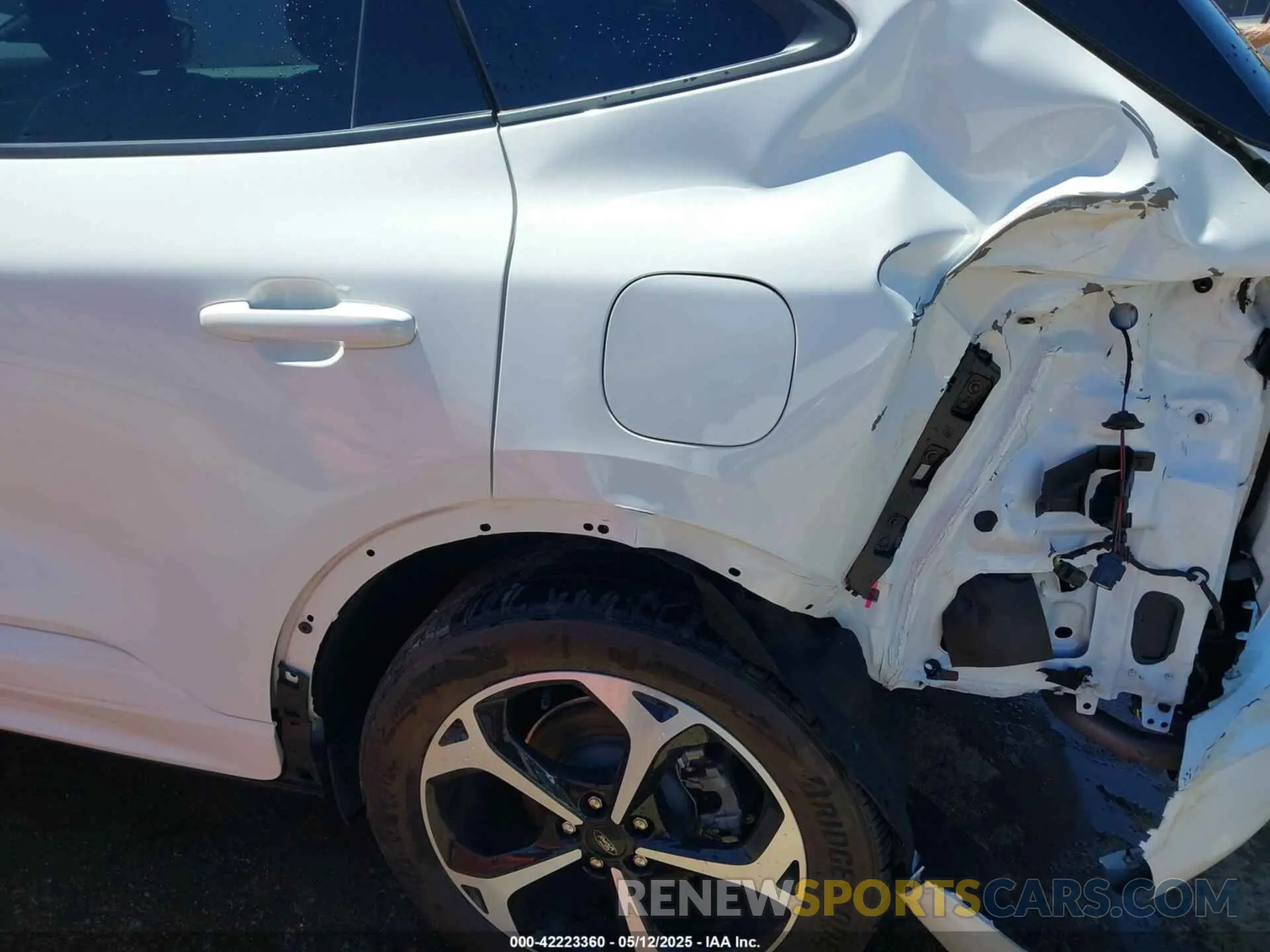 6 Photograph of a damaged car 1FMCU9NA9PUA02318 FORD ESCAPE 2023