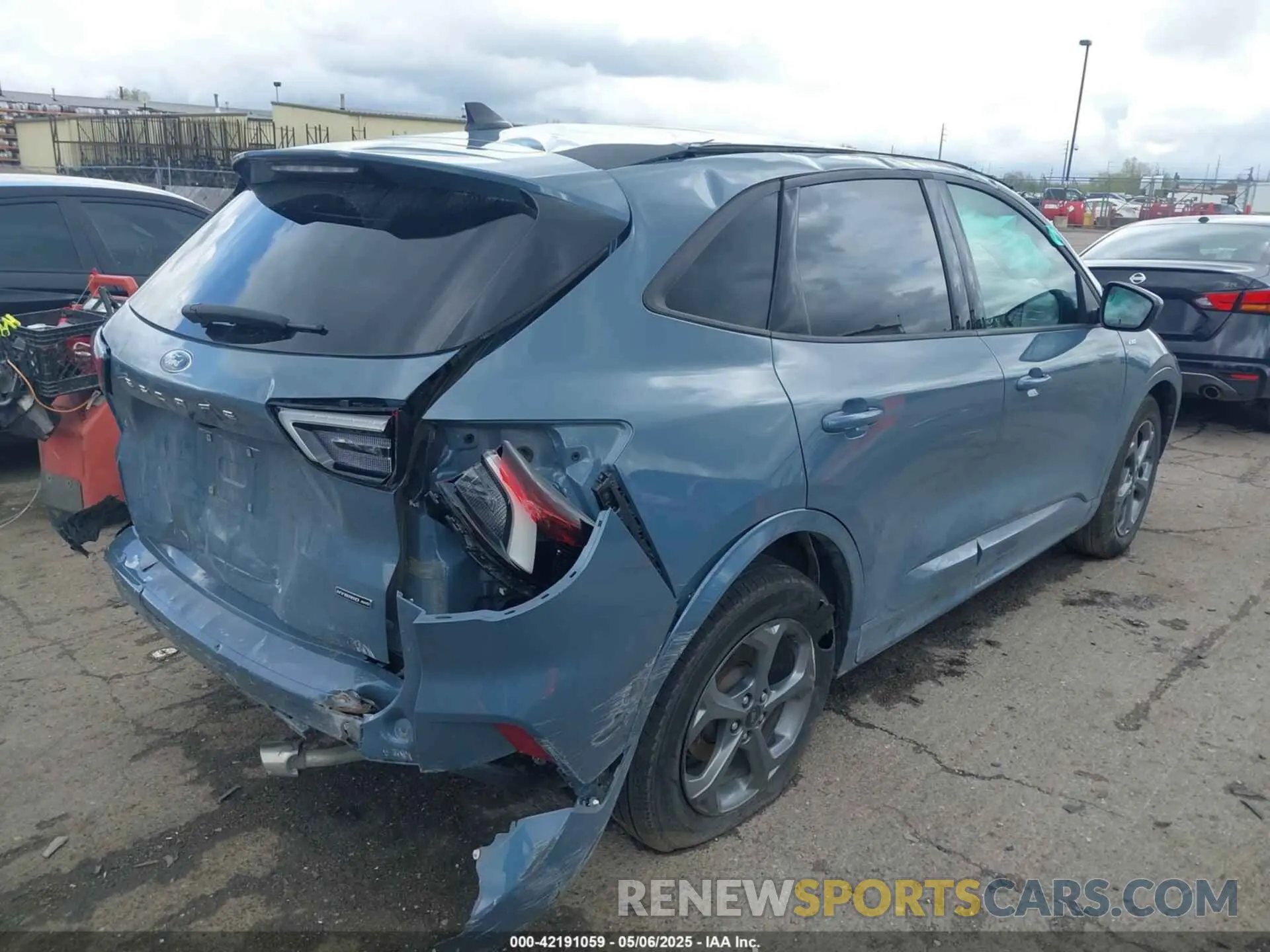 4 Photograph of a damaged car 1FMCU9NZ4PUB02302 FORD ESCAPE 2023