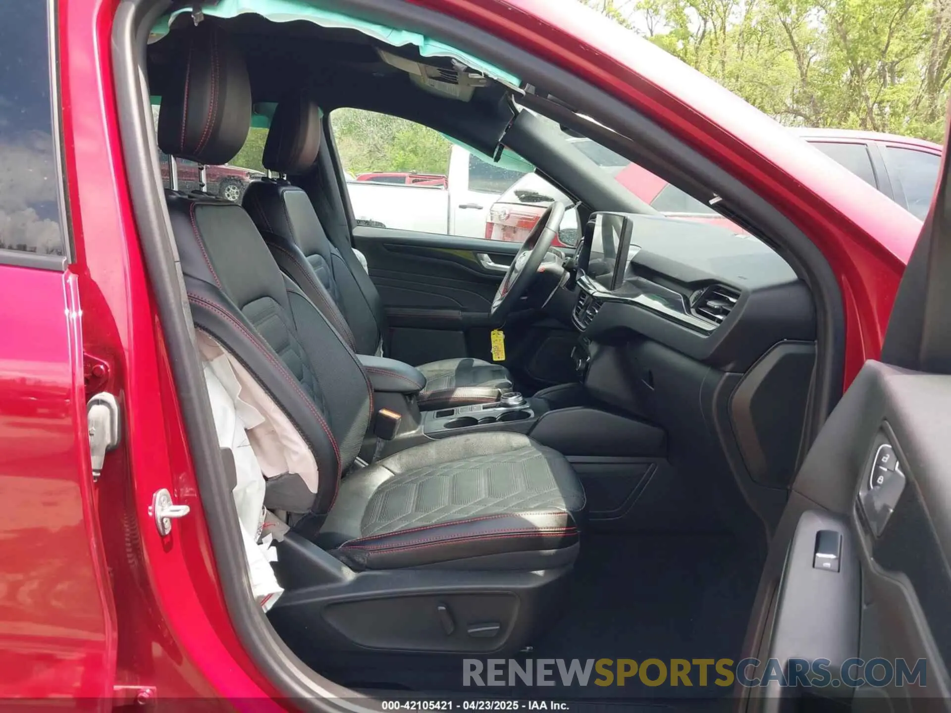5 Photograph of a damaged car 1FMCU9PA6PUA71867 FORD ESCAPE 2023