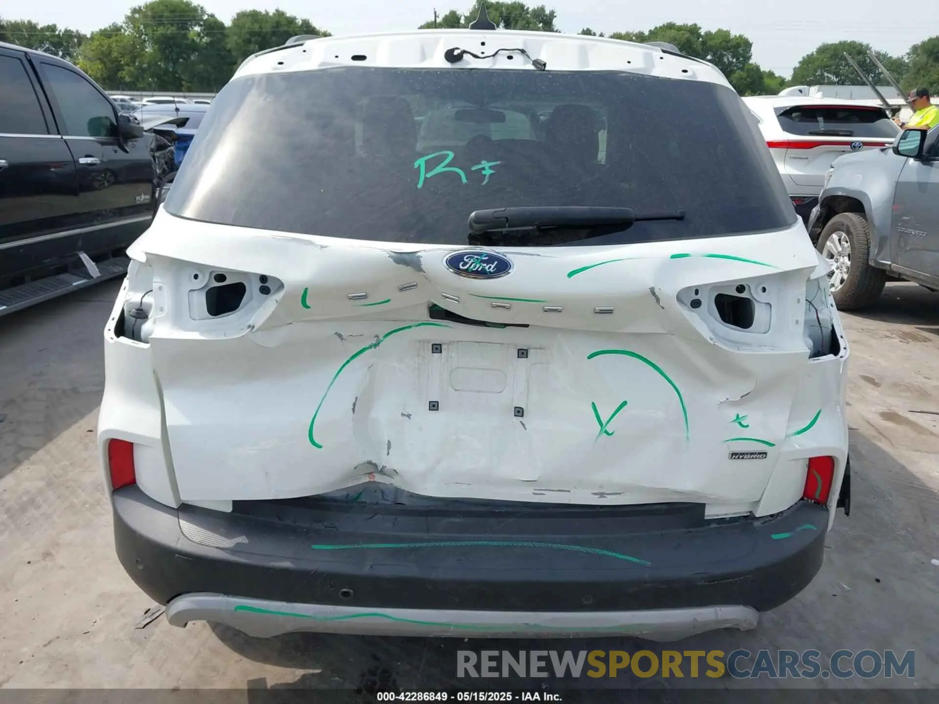17 Photograph of a damaged car 1FMCU0E16RUB58198 FORD ESCAPE 2024