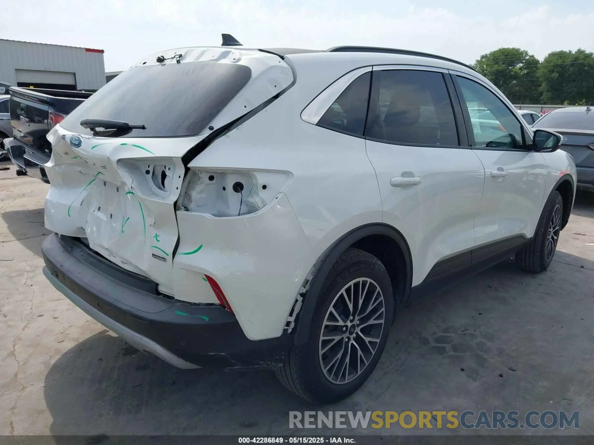4 Photograph of a damaged car 1FMCU0E16RUB58198 FORD ESCAPE 2024