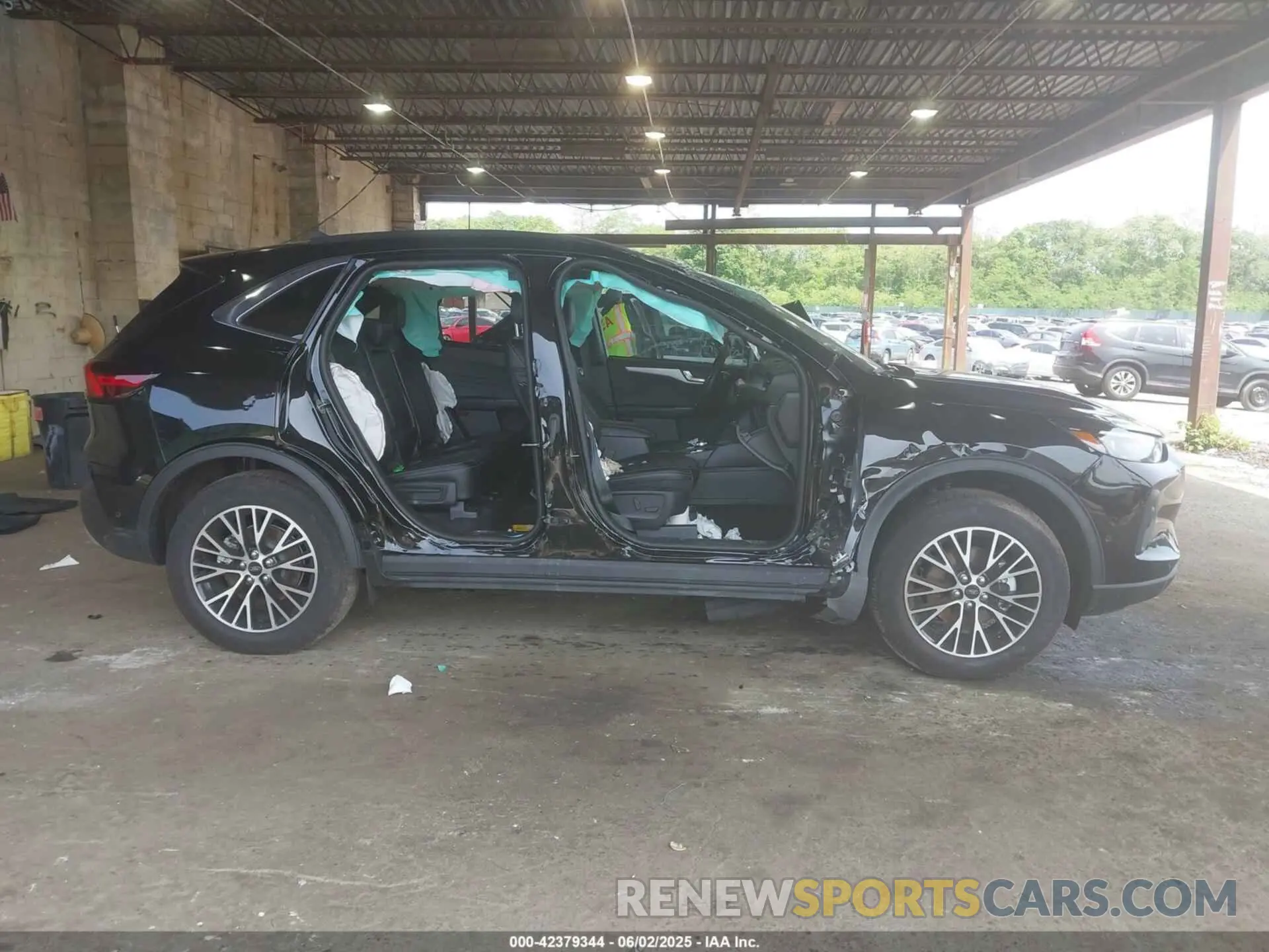 14 Photograph of a damaged car 1FMCU0E16RUB60386 FORD ESCAPE 2024