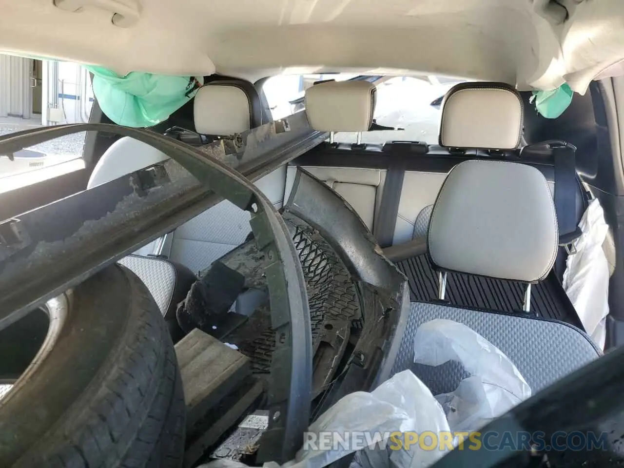10 Photograph of a damaged car 1FMCU0E18RUA90700 FORD ESCAPE 2024