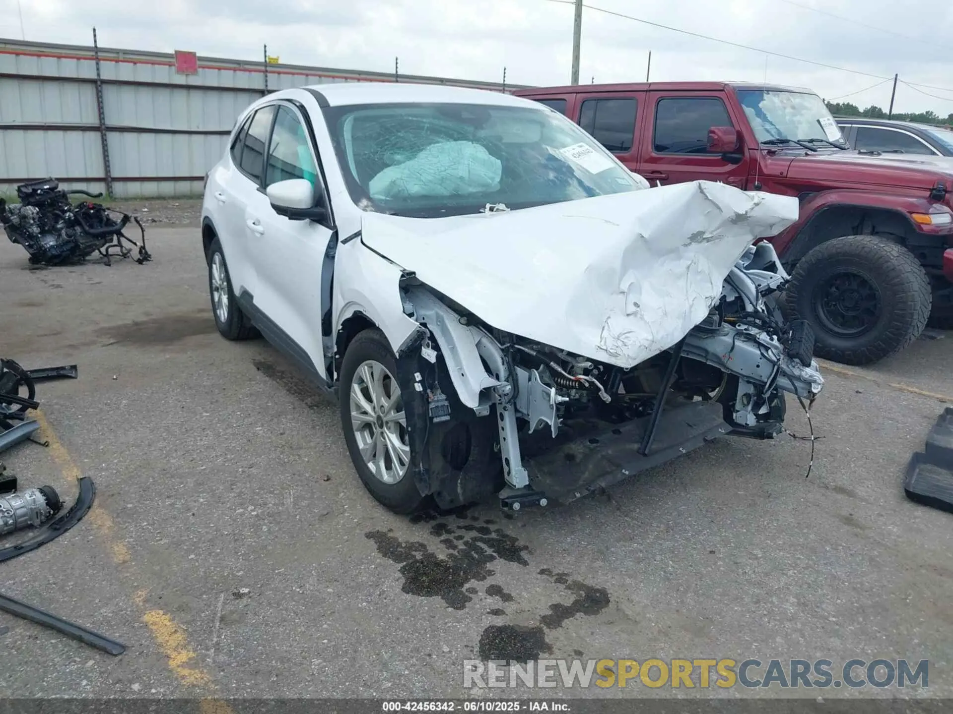 1 Photograph of a damaged car 1FMCU0GN0RUA50563 FORD ESCAPE 2024