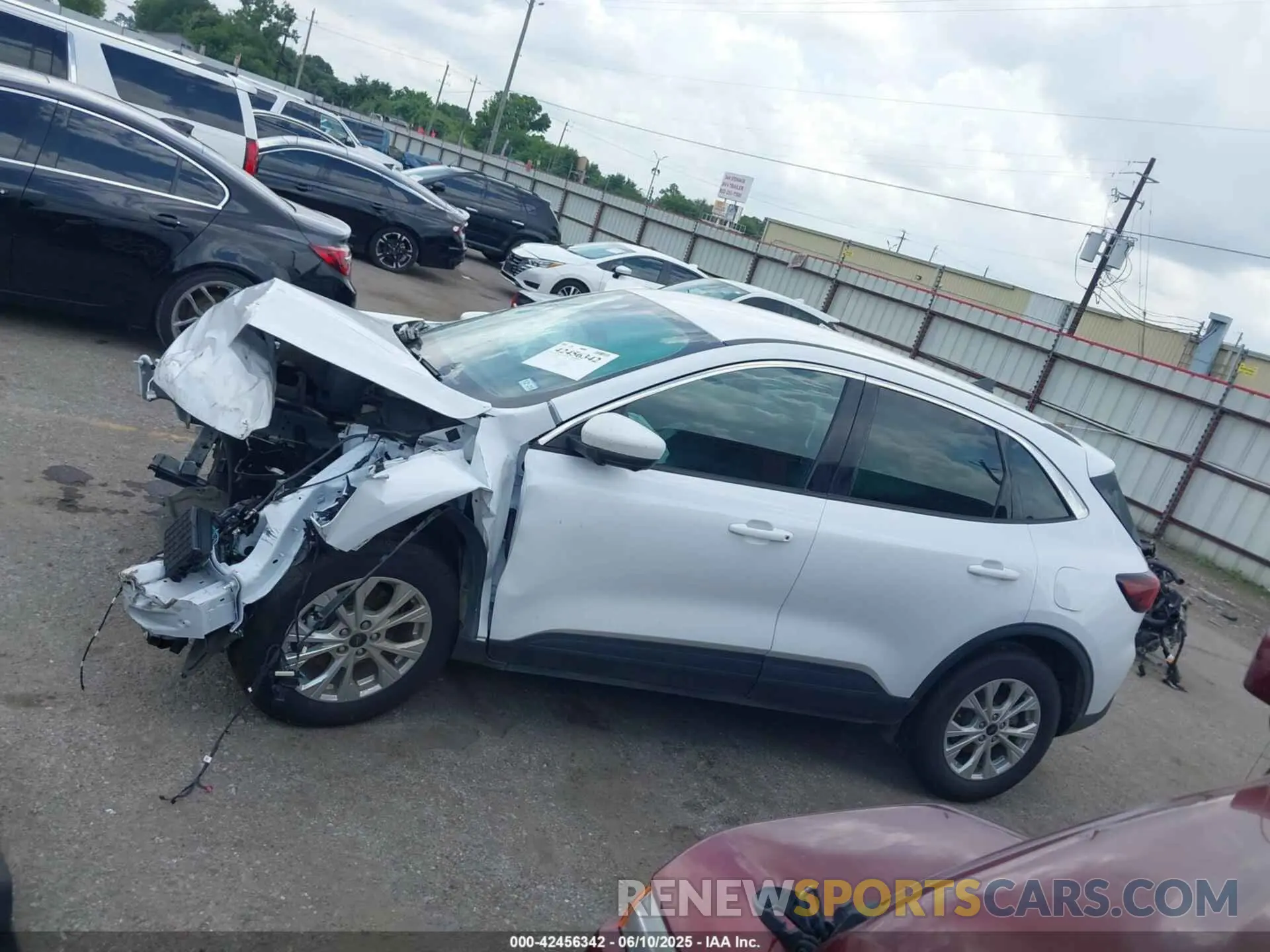 14 Photograph of a damaged car 1FMCU0GN0RUA50563 FORD ESCAPE 2024