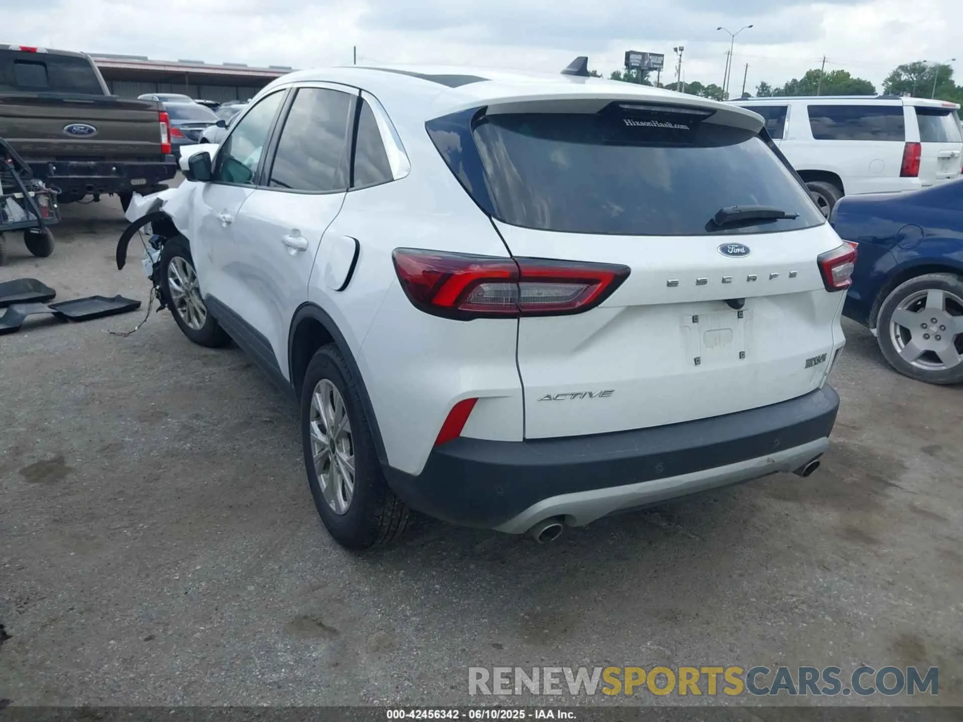 3 Photograph of a damaged car 1FMCU0GN0RUA50563 FORD ESCAPE 2024