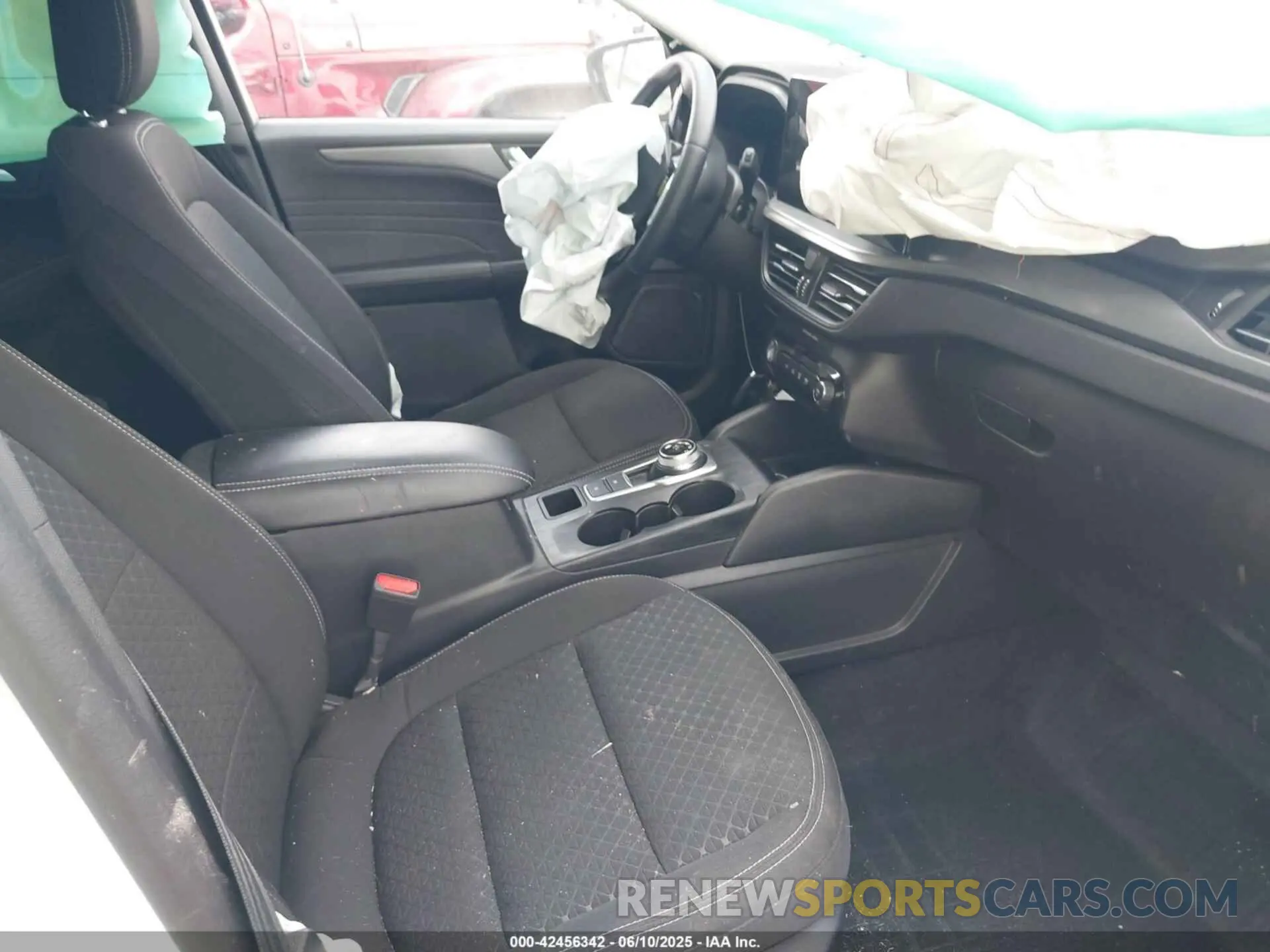 5 Photograph of a damaged car 1FMCU0GN0RUA50563 FORD ESCAPE 2024