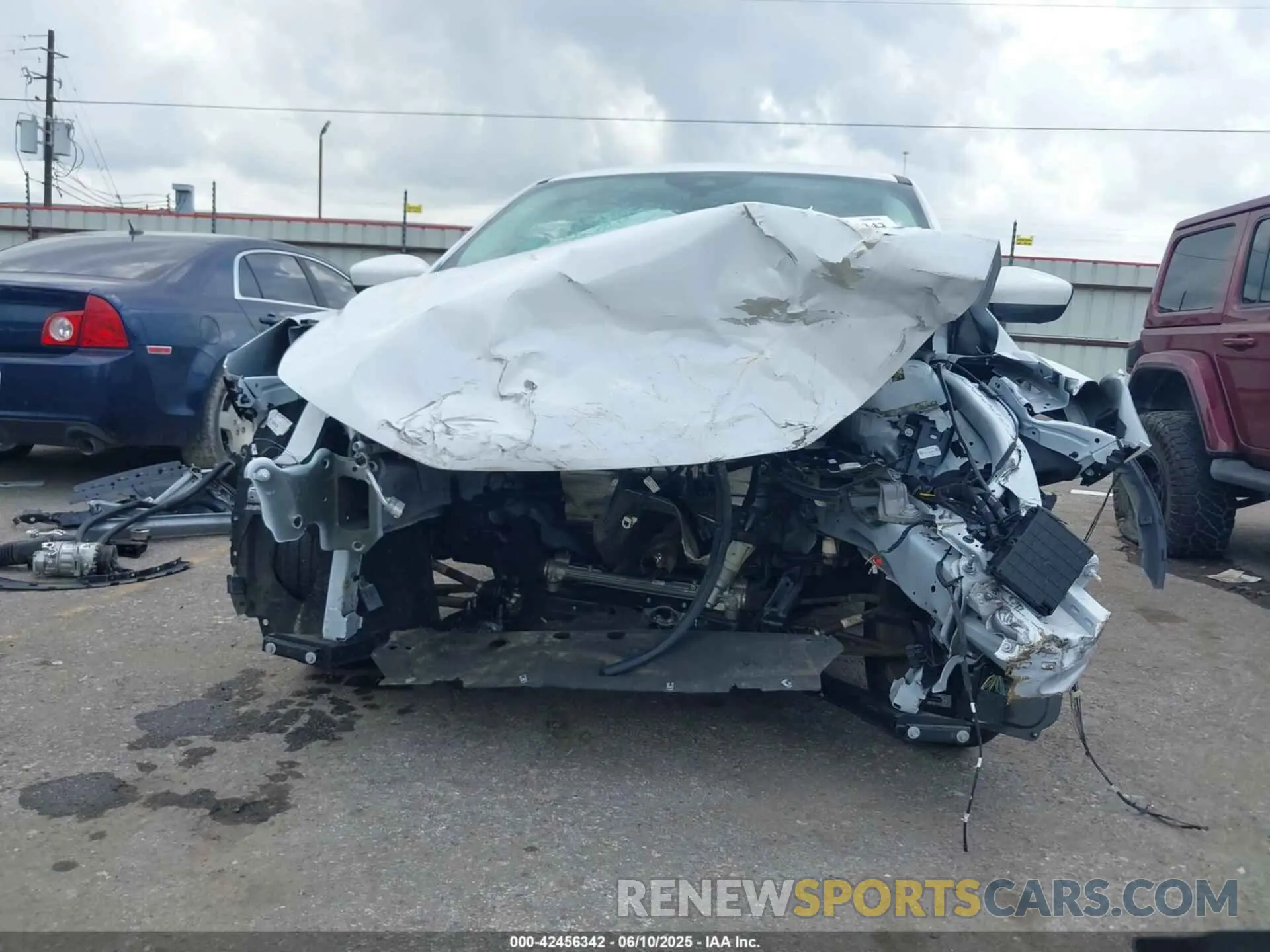 6 Photograph of a damaged car 1FMCU0GN0RUA50563 FORD ESCAPE 2024