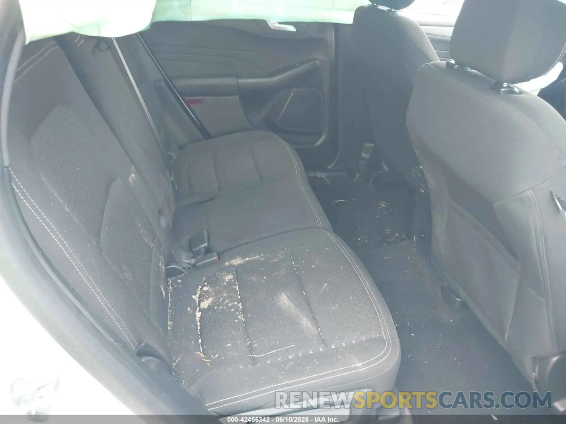 8 Photograph of a damaged car 1FMCU0GN0RUA50563 FORD ESCAPE 2024
