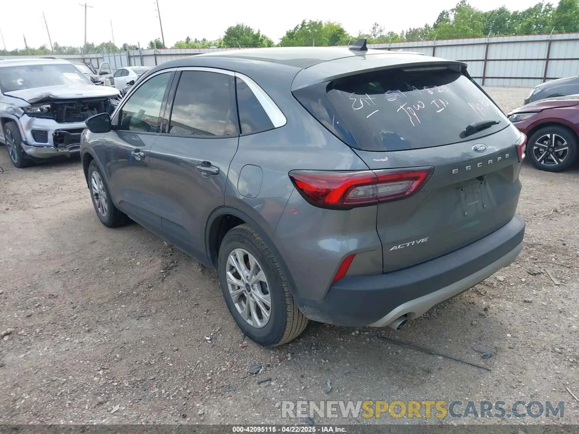 3 Photograph of a damaged car 1FMCU0GN0RUA97060 FORD ESCAPE 2024