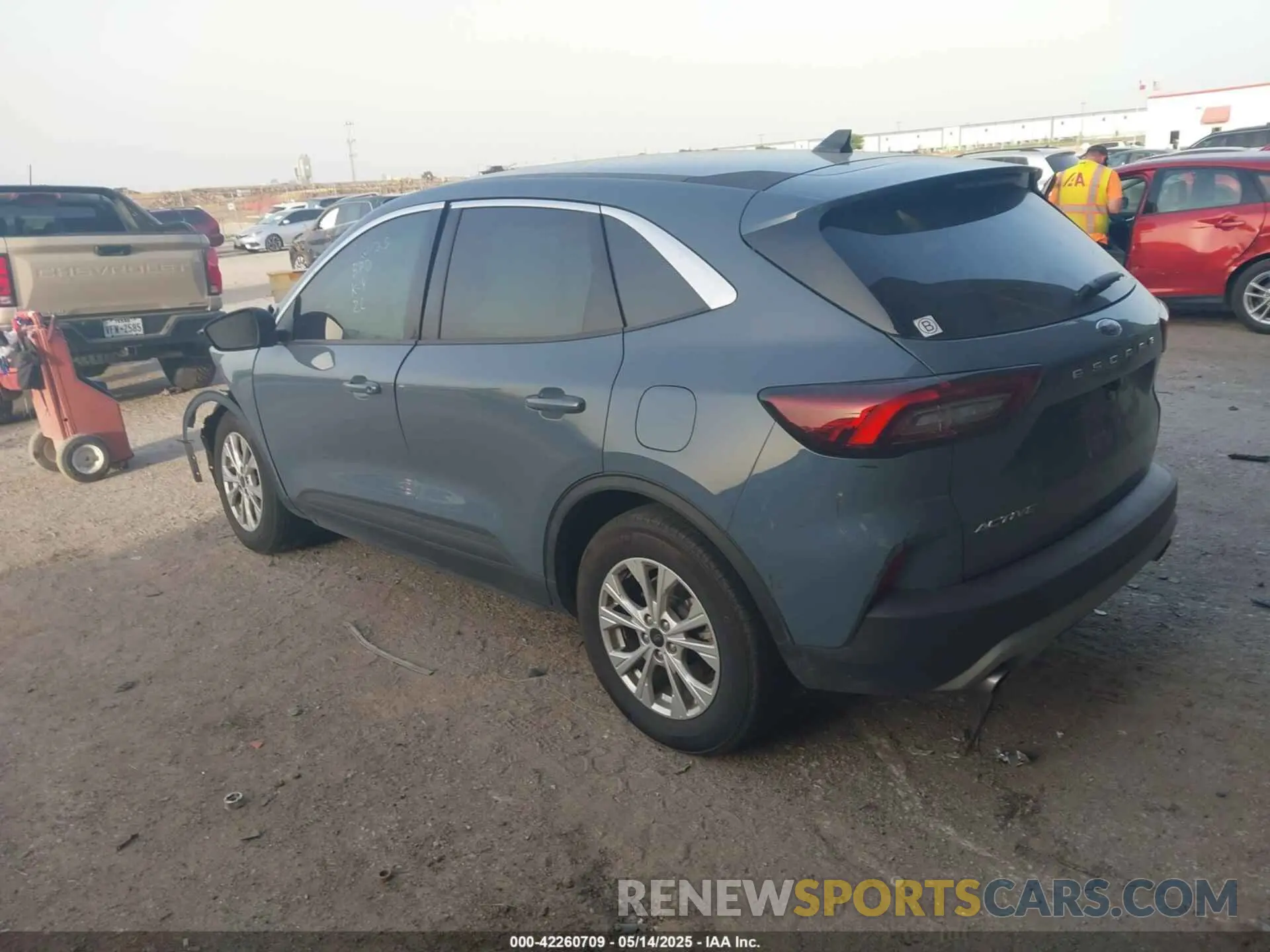 3 Photograph of a damaged car 1FMCU0GN1RUA38664 FORD ESCAPE 2024