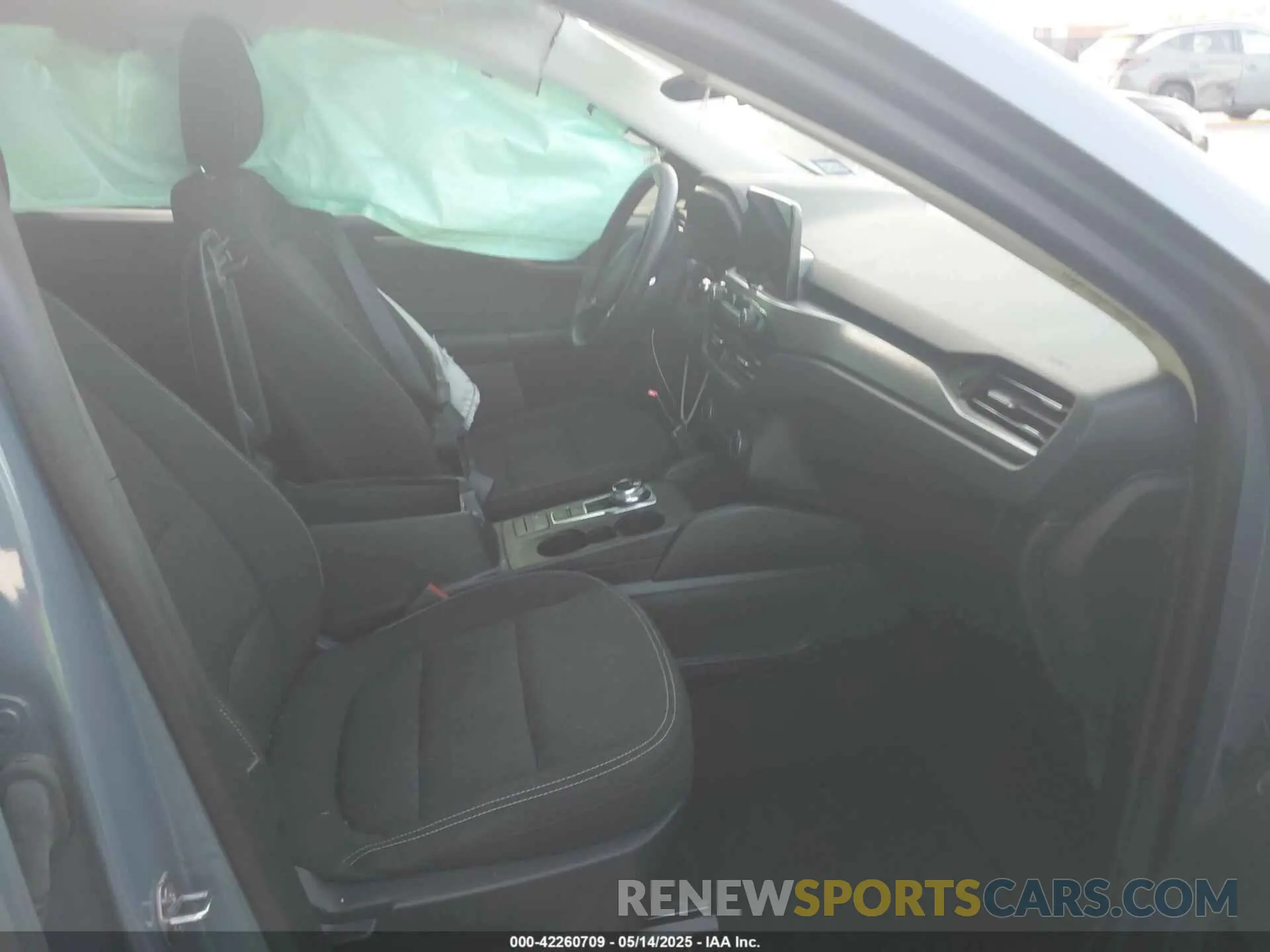 5 Photograph of a damaged car 1FMCU0GN1RUA38664 FORD ESCAPE 2024