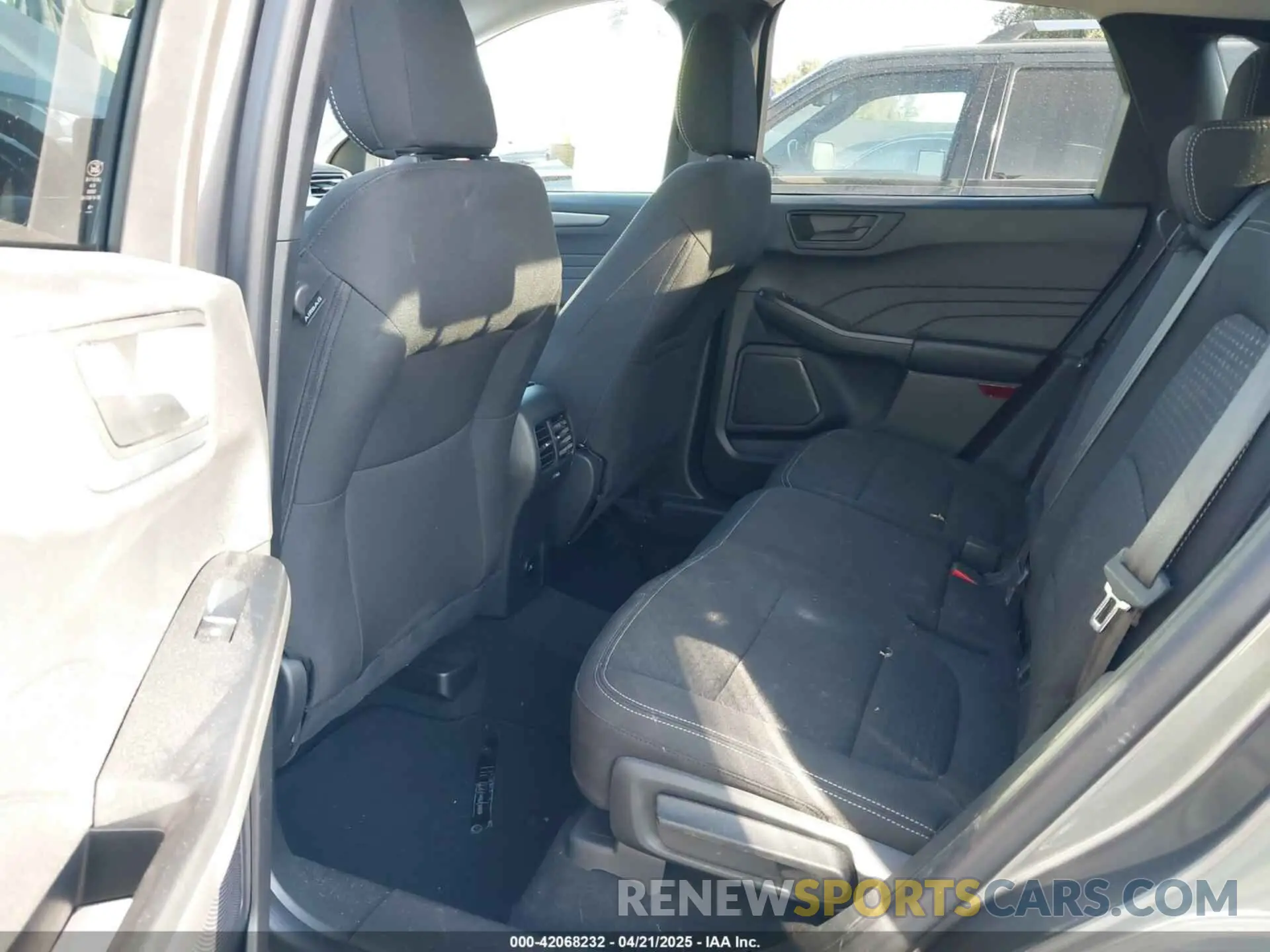 8 Photograph of a damaged car 1FMCU0GN1RUB03237 FORD ESCAPE 2024