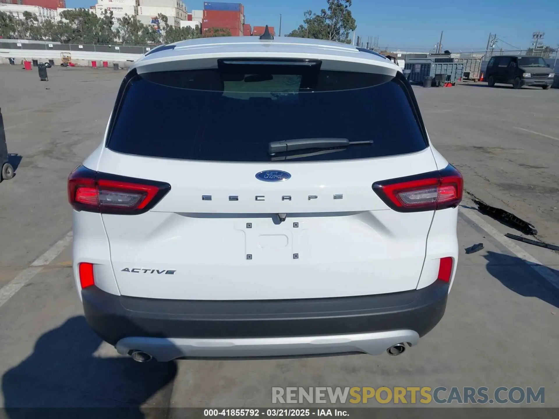 16 Photograph of a damaged car 1FMCU0GN2RUA99697 FORD ESCAPE 2024