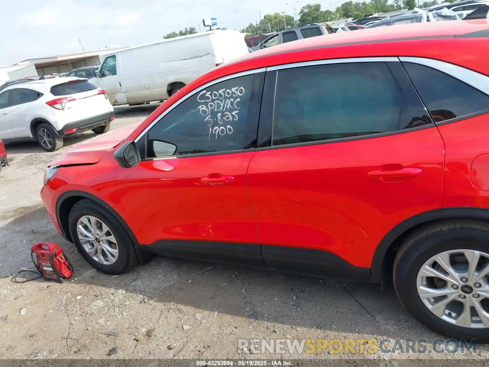 14 Photograph of a damaged car 1FMCU0GN2RUB11900 FORD ESCAPE 2024