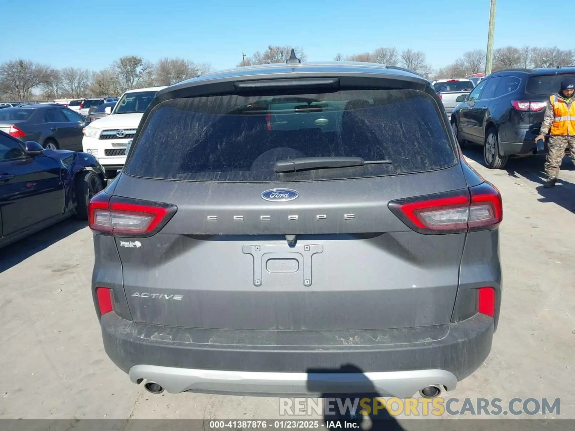 17 Photograph of a damaged car 1FMCU0GN2RUB31208 FORD ESCAPE 2024