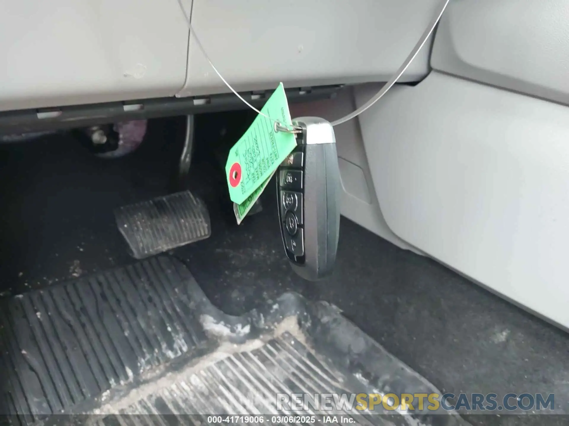 11 Photograph of a damaged car 1FMCU0GN3RUA67860 FORD ESCAPE 2024