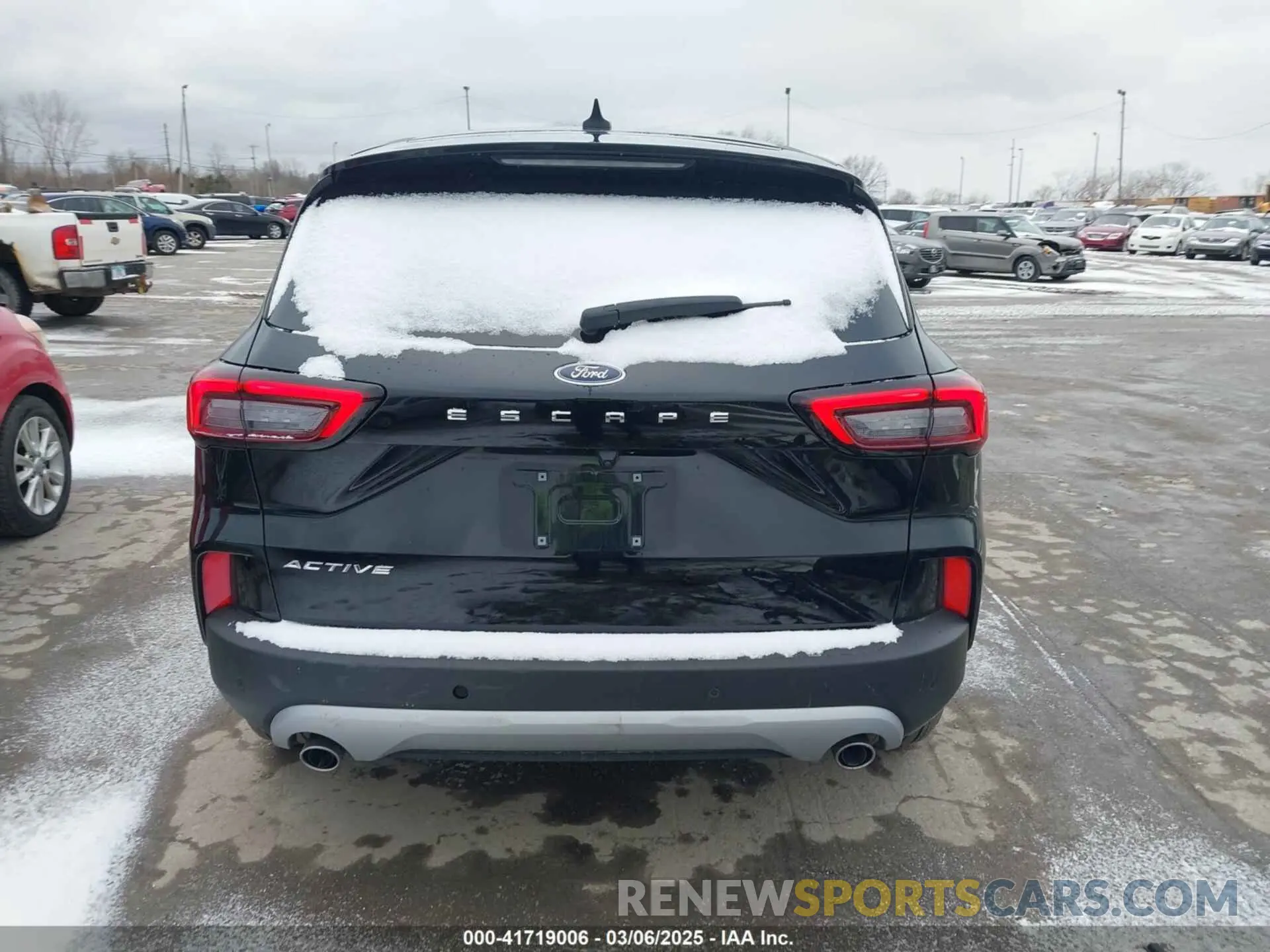 17 Photograph of a damaged car 1FMCU0GN3RUA67860 FORD ESCAPE 2024
