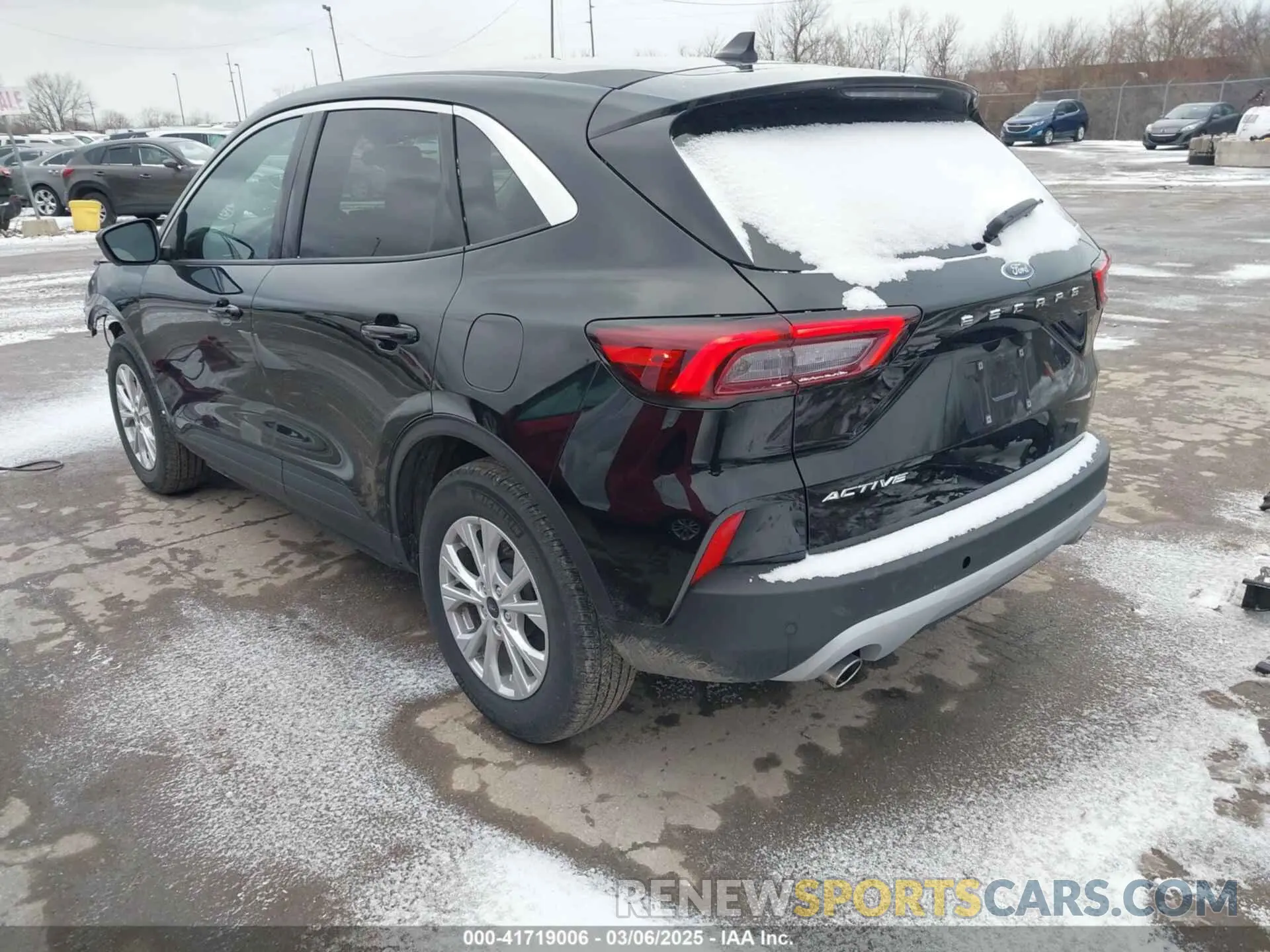 3 Photograph of a damaged car 1FMCU0GN3RUA67860 FORD ESCAPE 2024