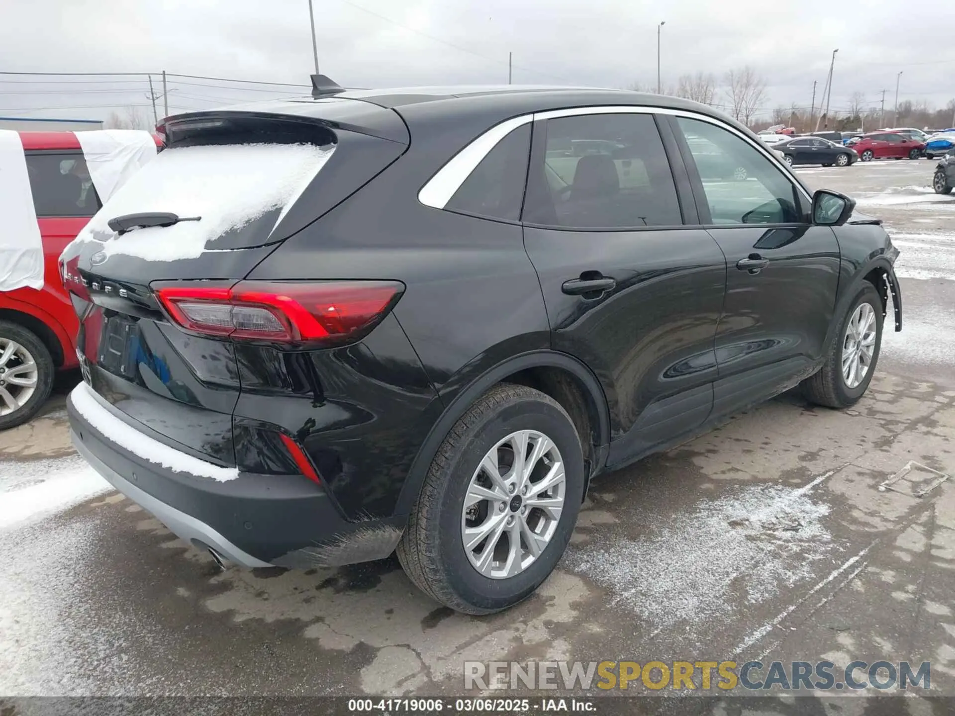 4 Photograph of a damaged car 1FMCU0GN3RUA67860 FORD ESCAPE 2024