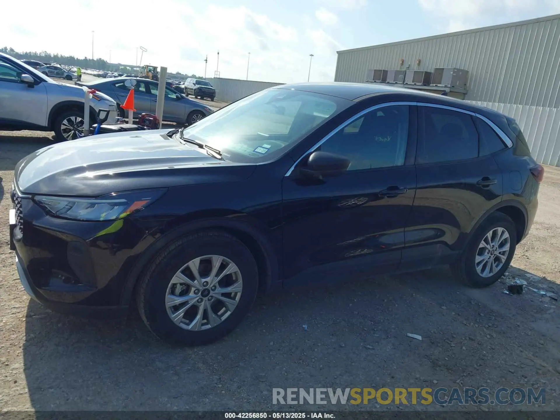 15 Photograph of a damaged car 1FMCU0GN4RUA05108 FORD ESCAPE 2024