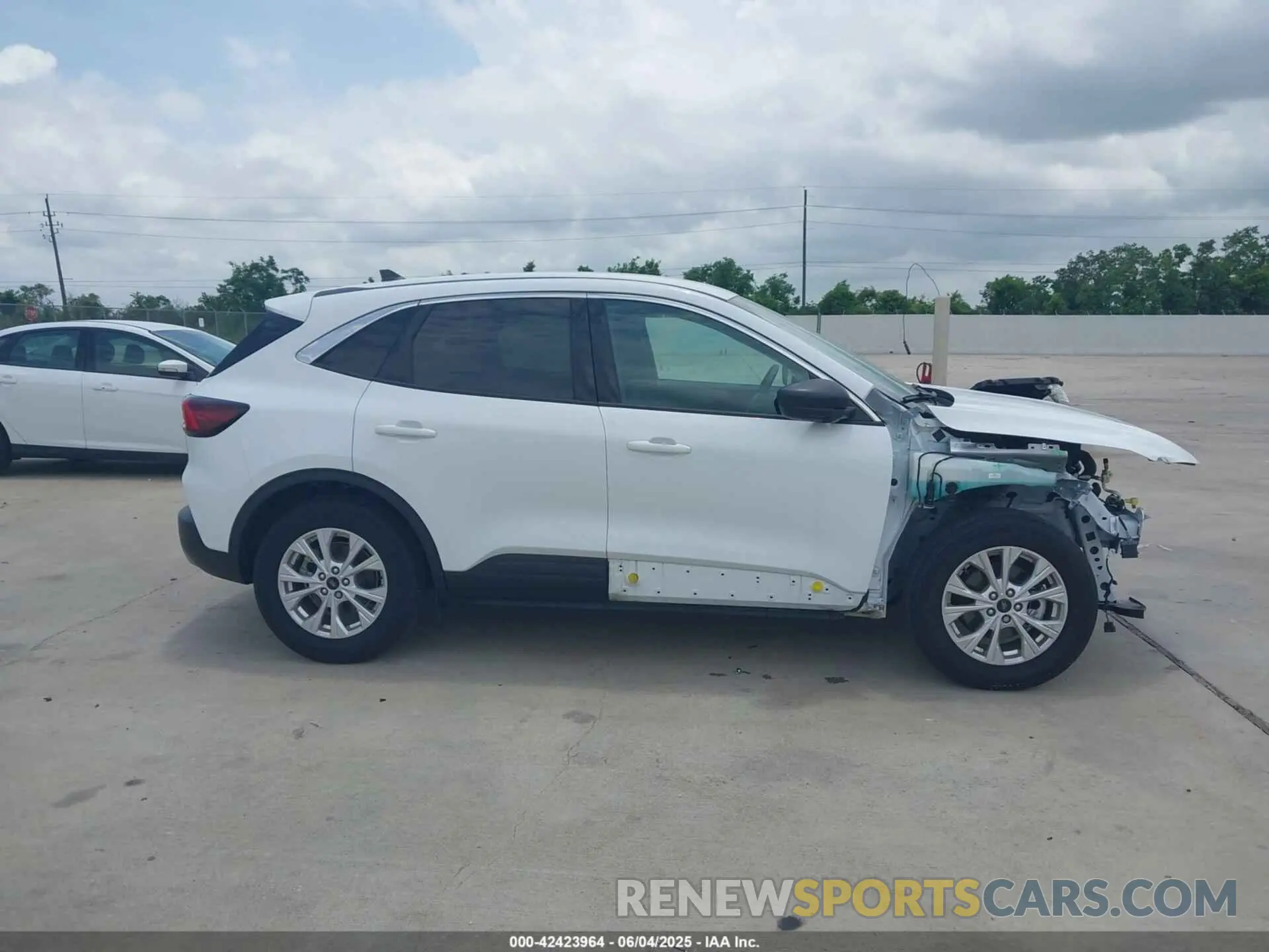 13 Photograph of a damaged car 1FMCU0GN4RUA36049 FORD ESCAPE 2024