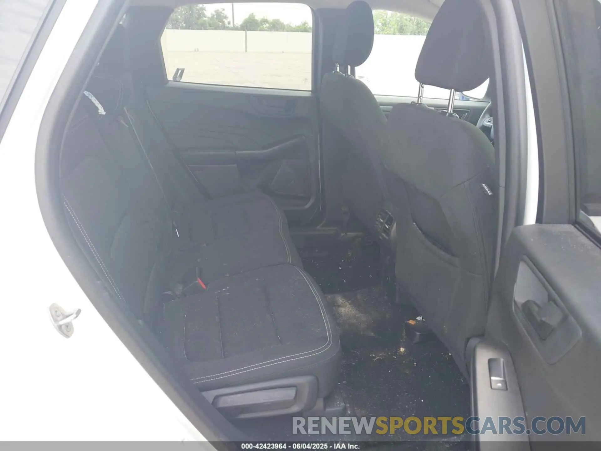 8 Photograph of a damaged car 1FMCU0GN4RUA36049 FORD ESCAPE 2024