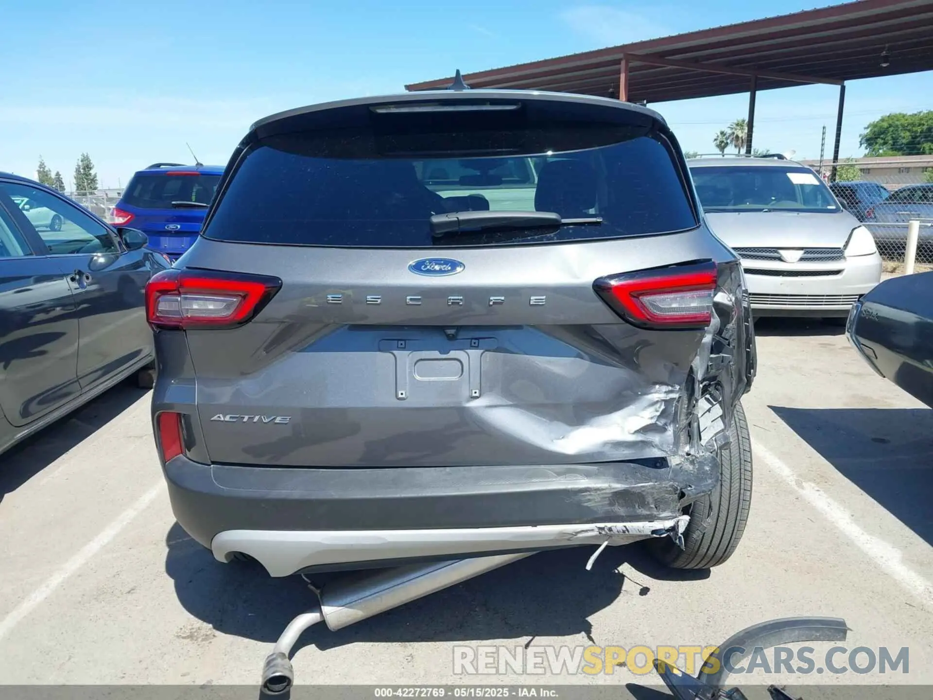 17 Photograph of a damaged car 1FMCU0GN4RUA38772 FORD ESCAPE 2024