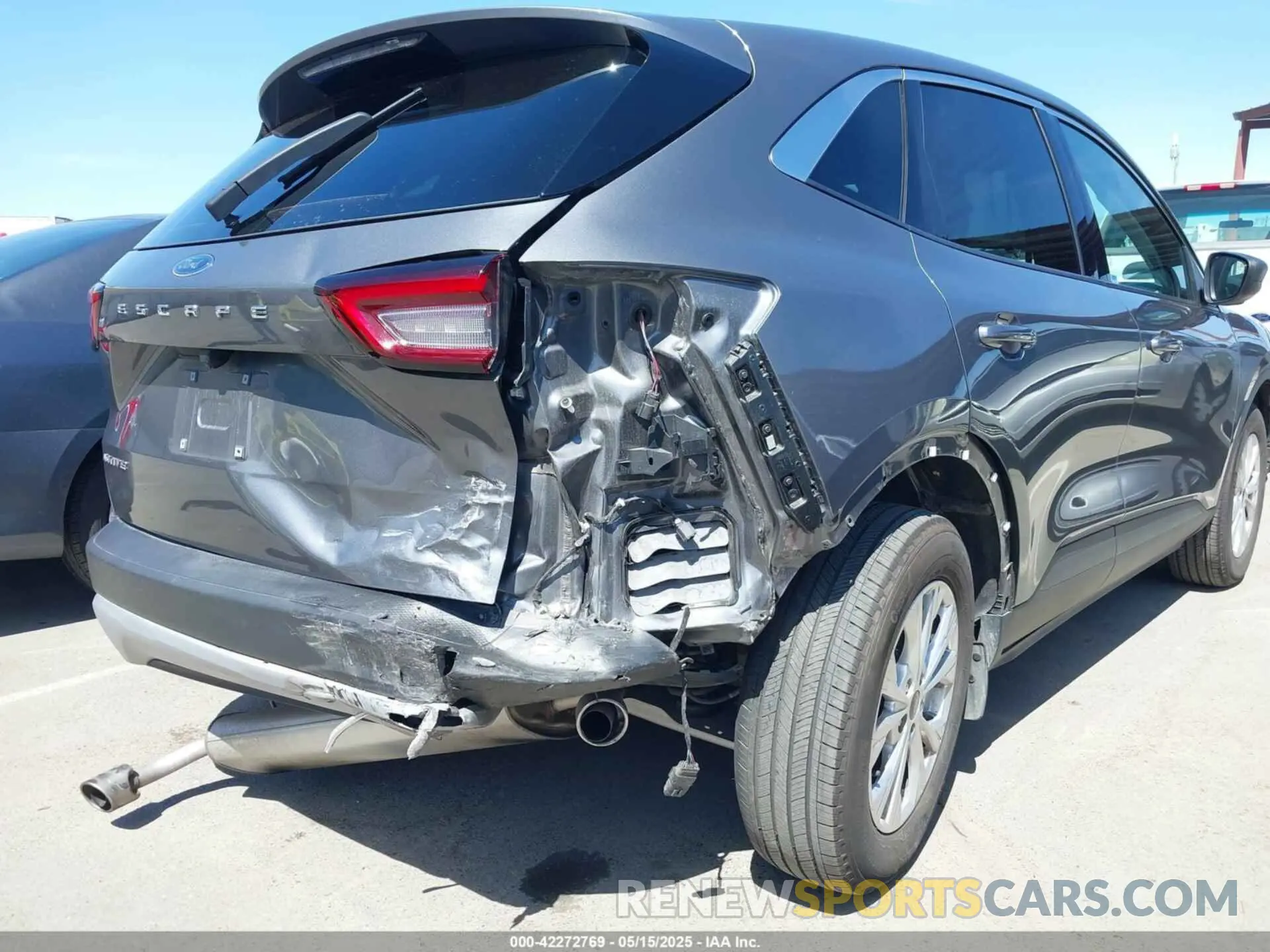 6 Photograph of a damaged car 1FMCU0GN4RUA38772 FORD ESCAPE 2024