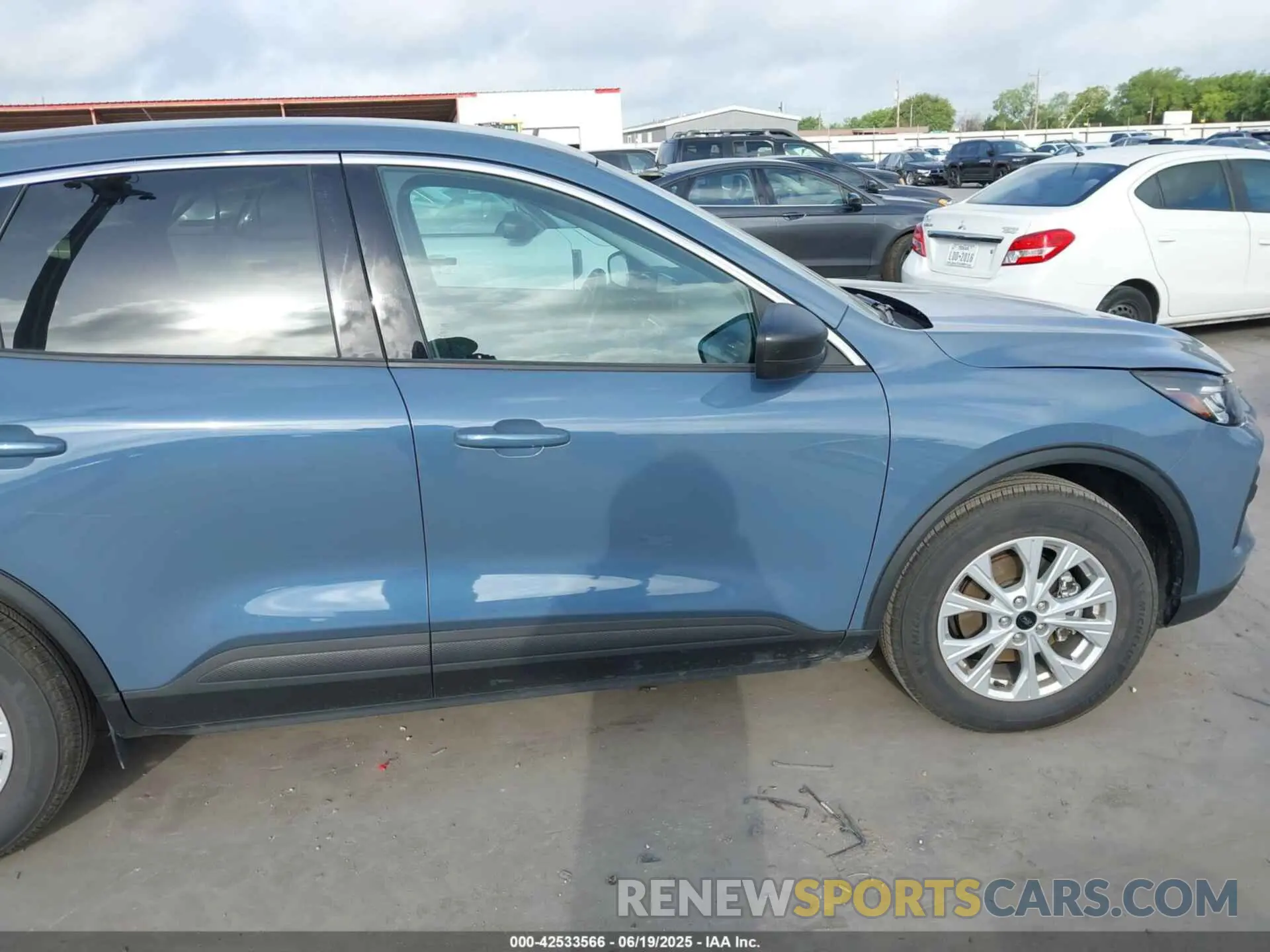 13 Photograph of a damaged car 1FMCU0GN4RUA92668 FORD ESCAPE 2024