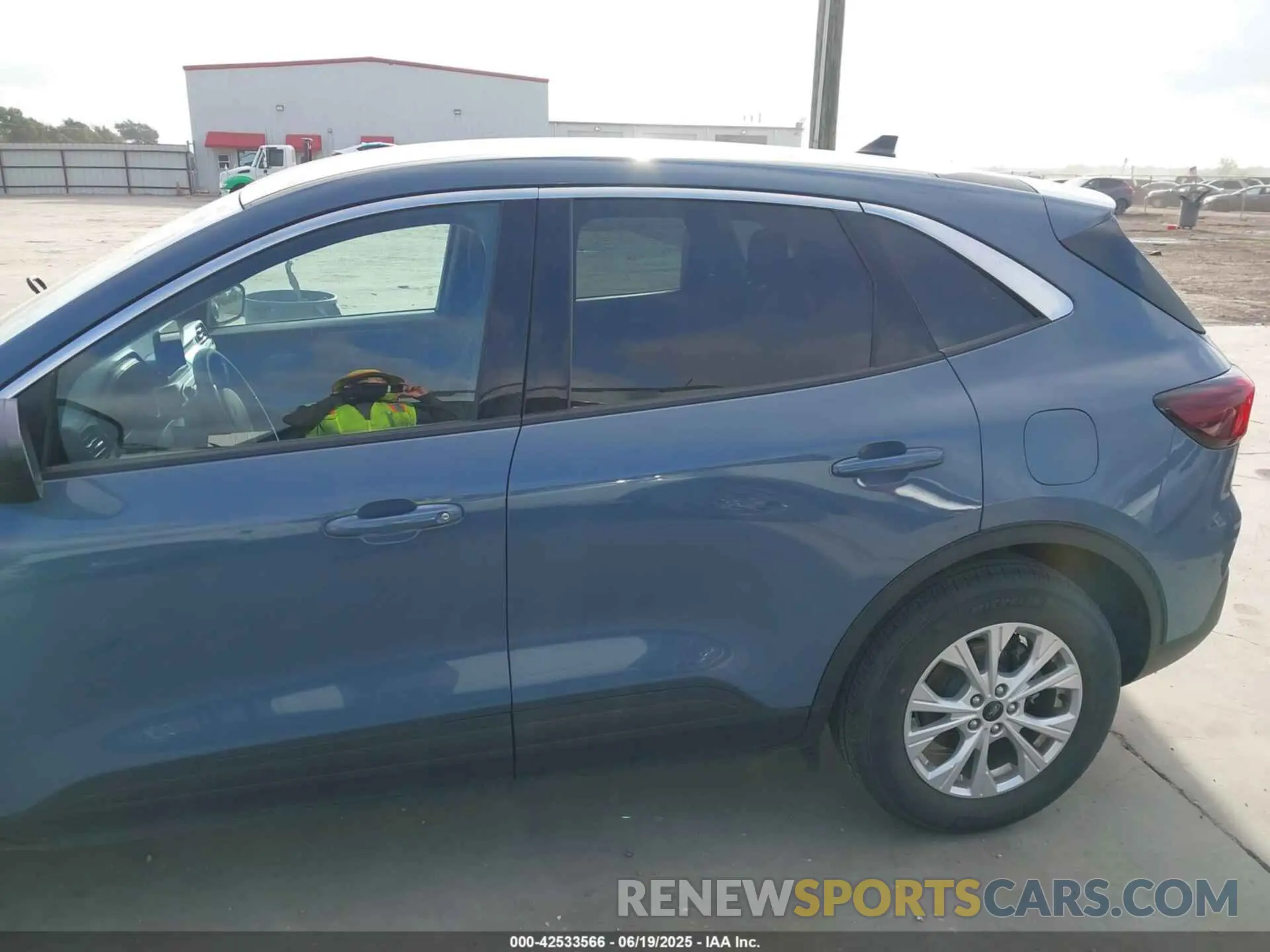 14 Photograph of a damaged car 1FMCU0GN4RUA92668 FORD ESCAPE 2024