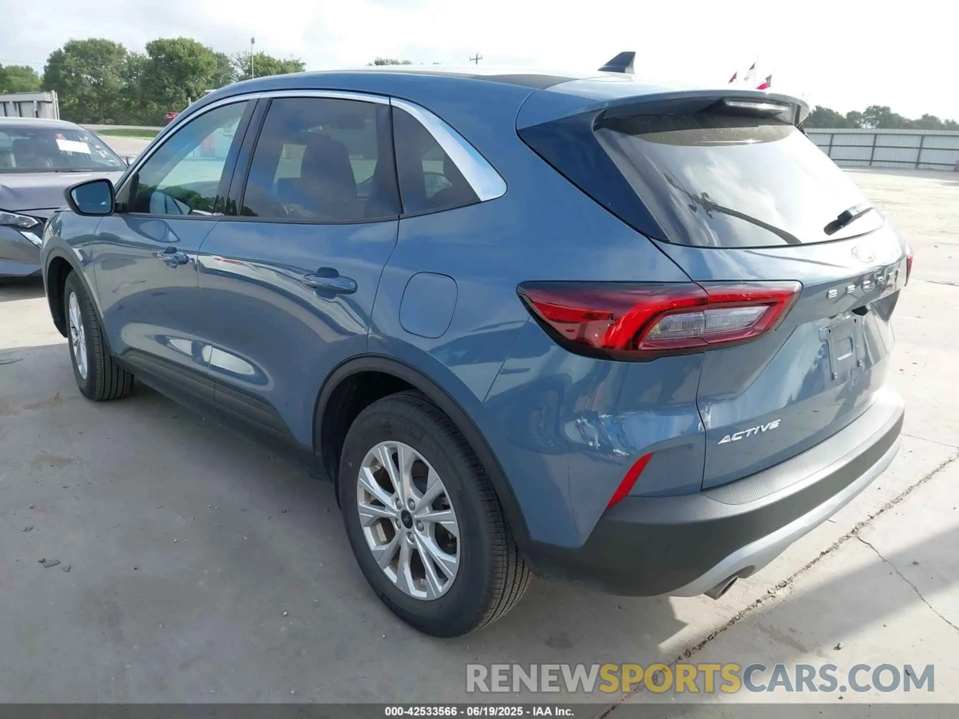 3 Photograph of a damaged car 1FMCU0GN4RUA92668 FORD ESCAPE 2024