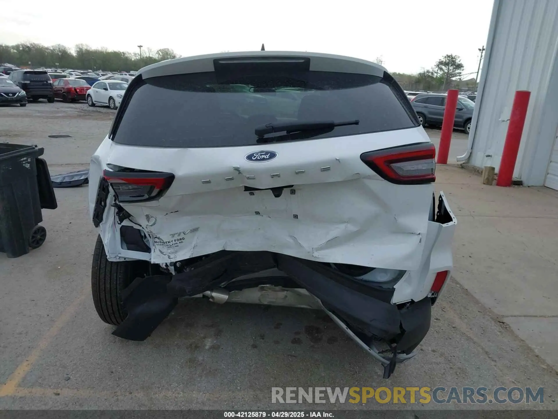16 Photograph of a damaged car 1FMCU0GN4RUB47586 FORD ESCAPE 2024