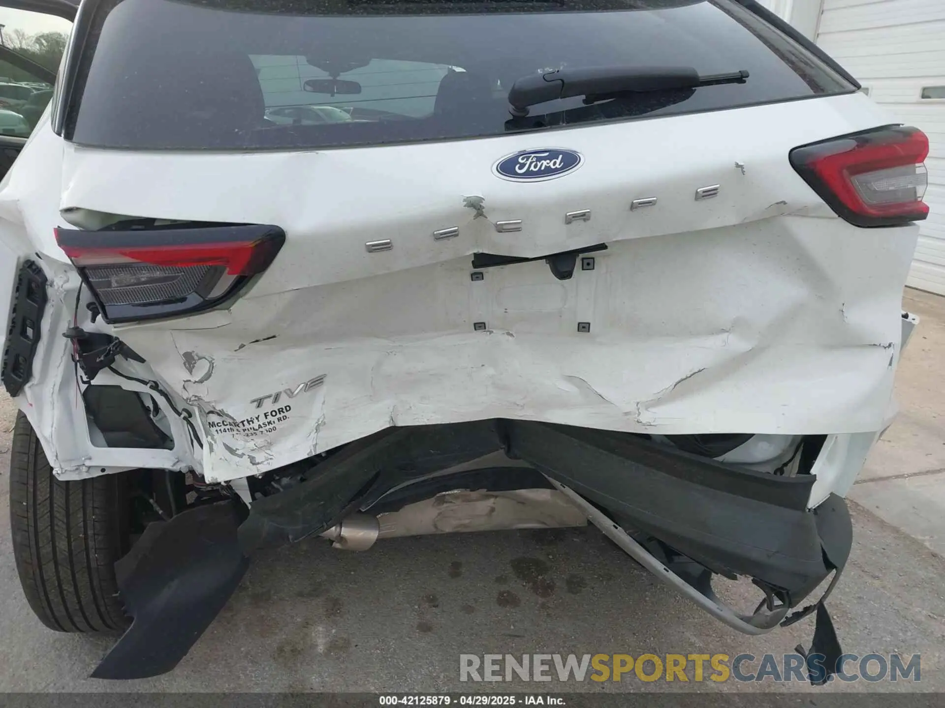 6 Photograph of a damaged car 1FMCU0GN4RUB47586 FORD ESCAPE 2024