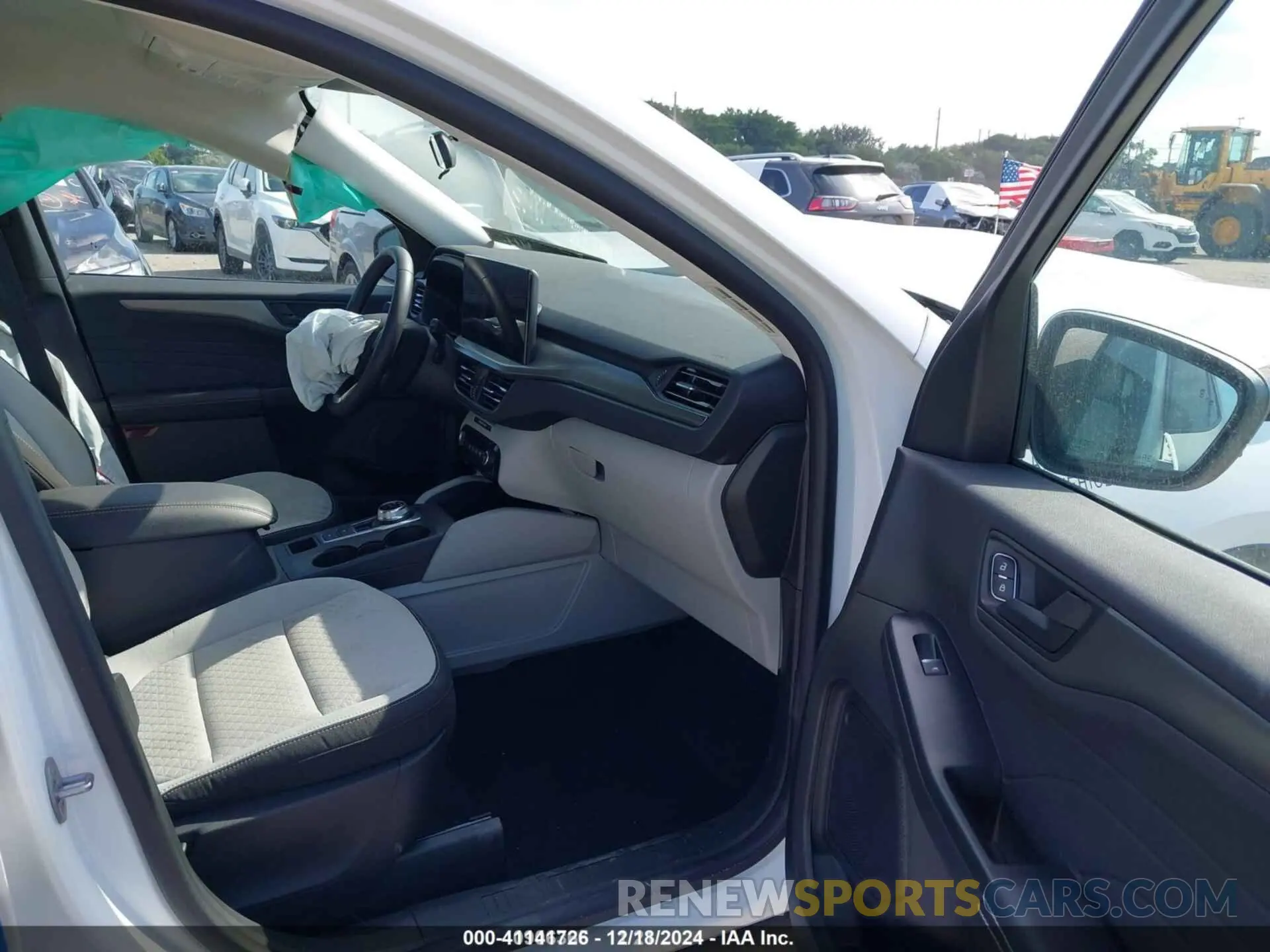 5 Photograph of a damaged car 1FMCU0GN5RUA20698 FORD ESCAPE 2024