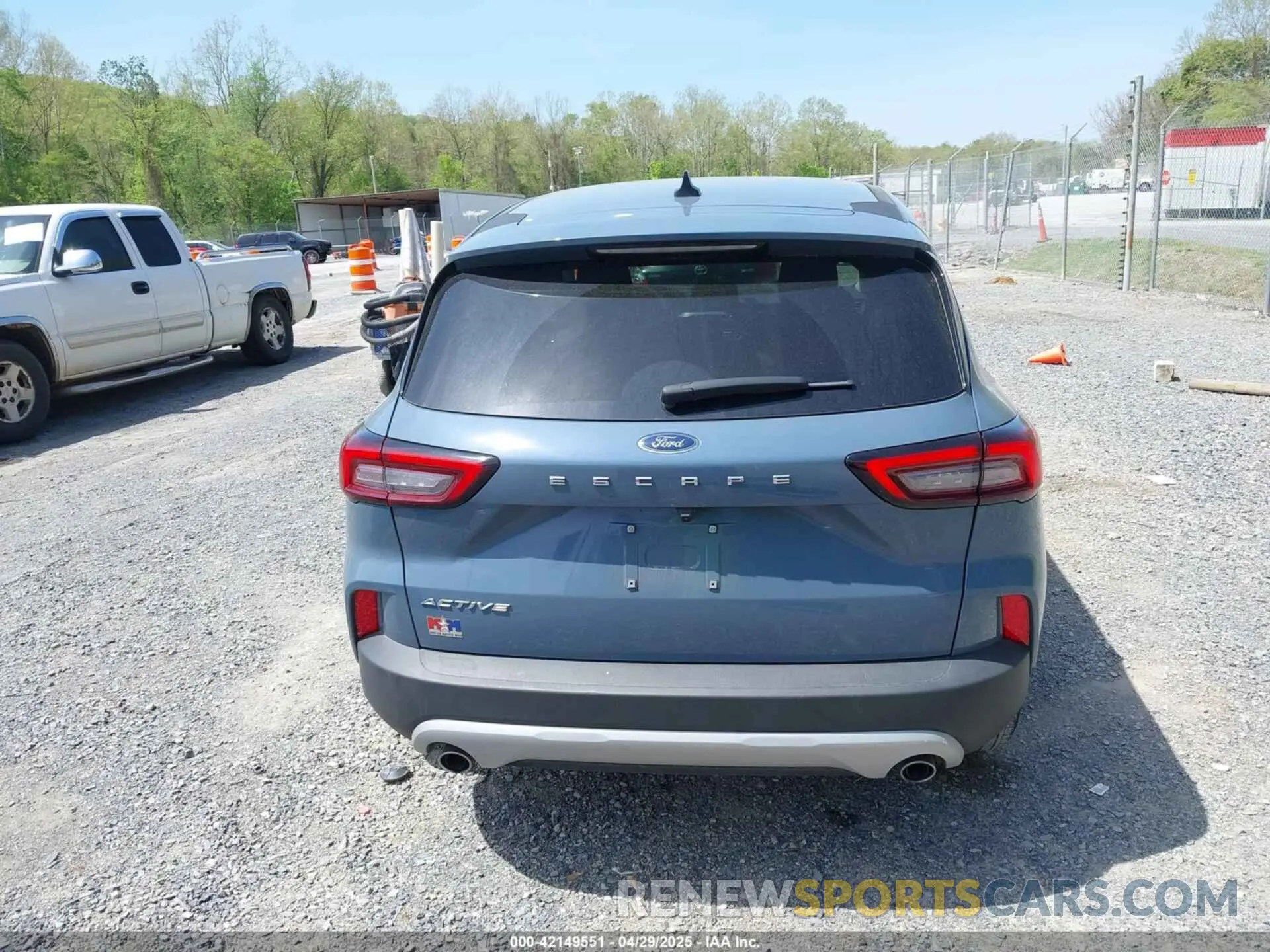 16 Photograph of a damaged car 1FMCU0GN5RUA60148 FORD ESCAPE 2024