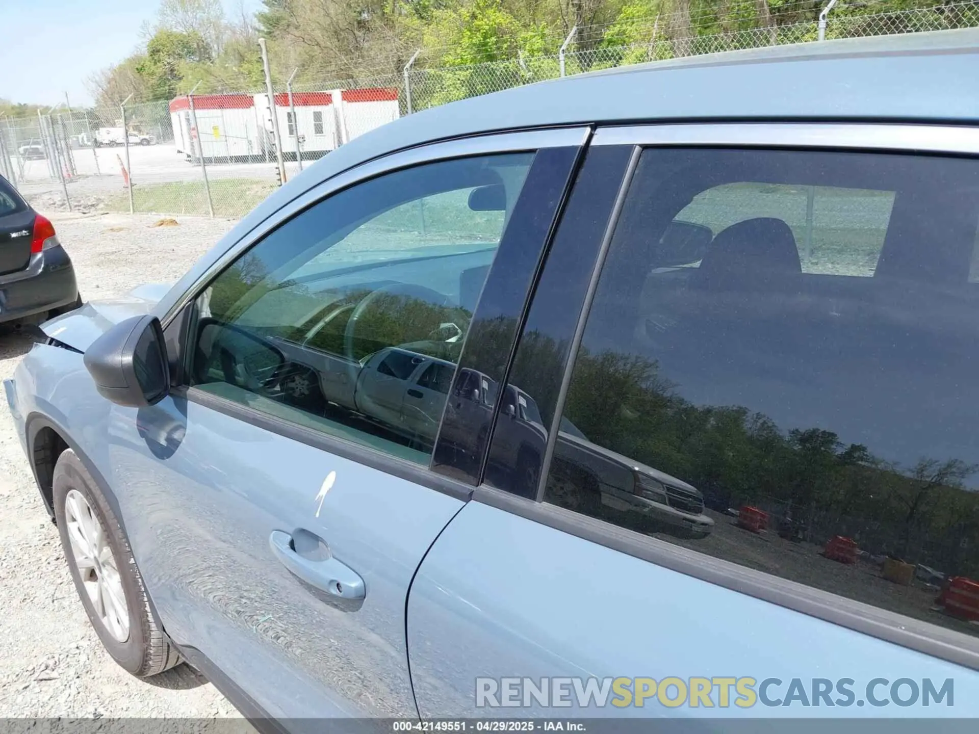 19 Photograph of a damaged car 1FMCU0GN5RUA60148 FORD ESCAPE 2024