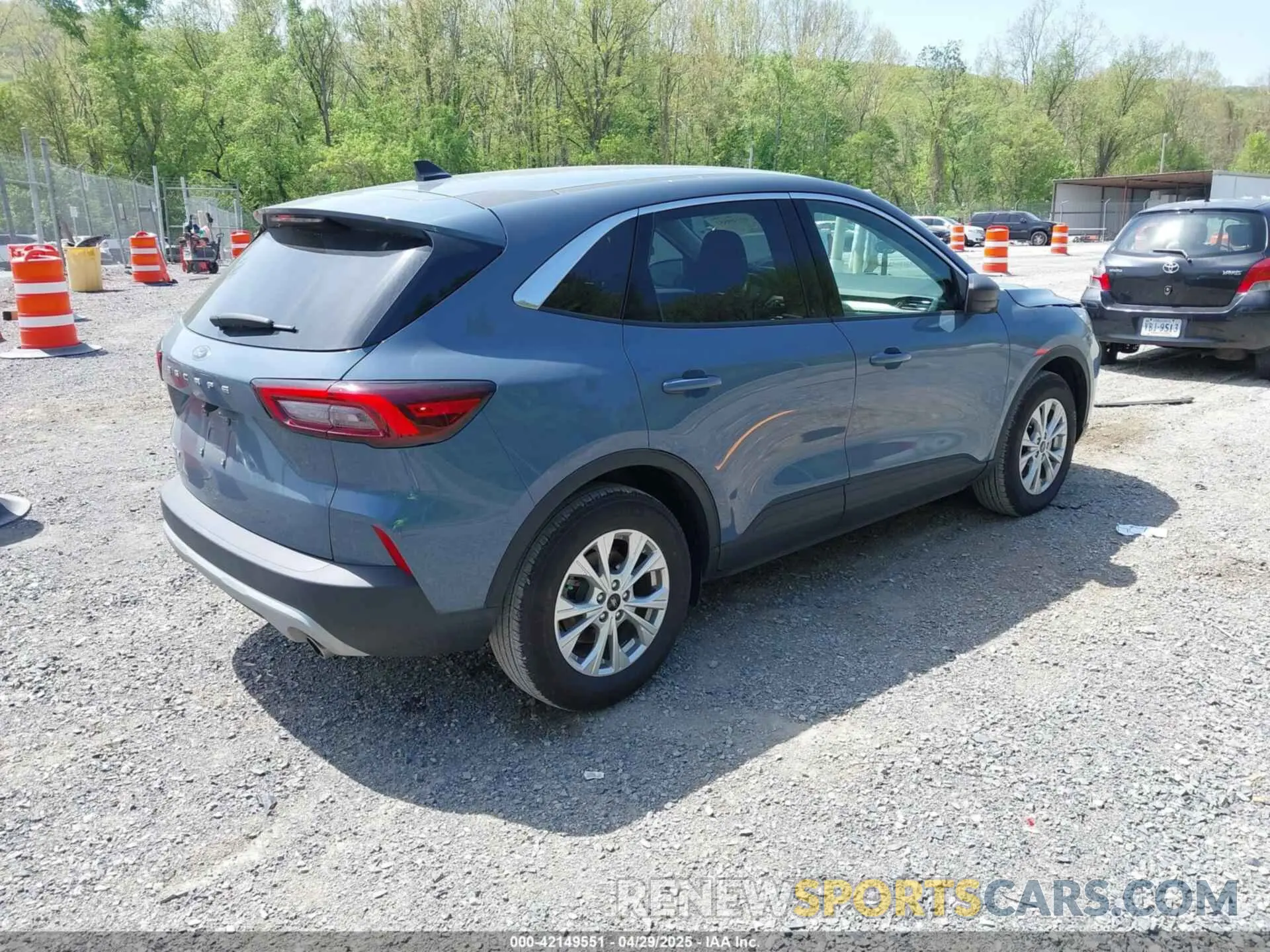 4 Photograph of a damaged car 1FMCU0GN5RUA60148 FORD ESCAPE 2024