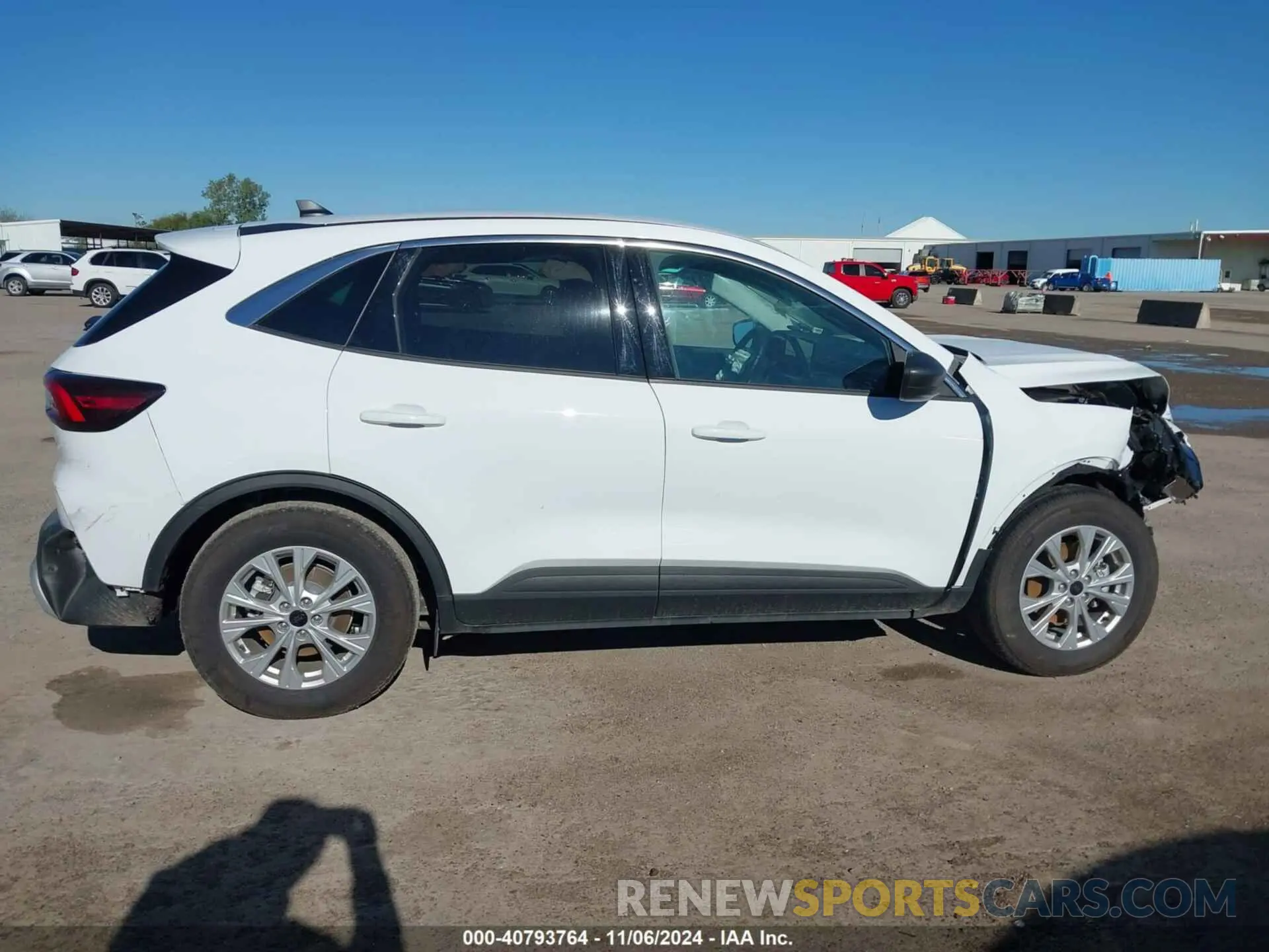 14 Photograph of a damaged car 1FMCU0GN5RUA64166 FORD ESCAPE 2024