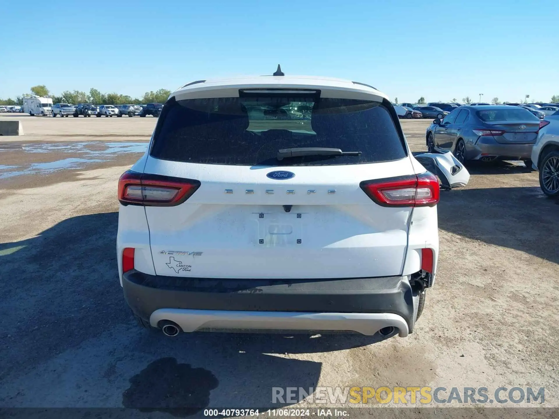 17 Photograph of a damaged car 1FMCU0GN5RUA64166 FORD ESCAPE 2024