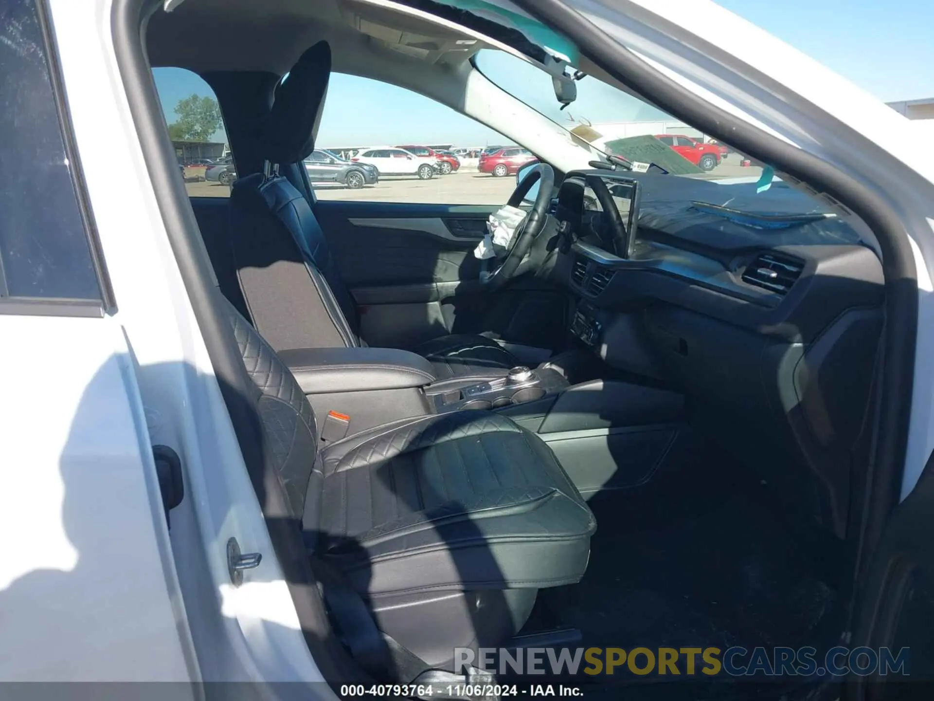 5 Photograph of a damaged car 1FMCU0GN5RUA64166 FORD ESCAPE 2024