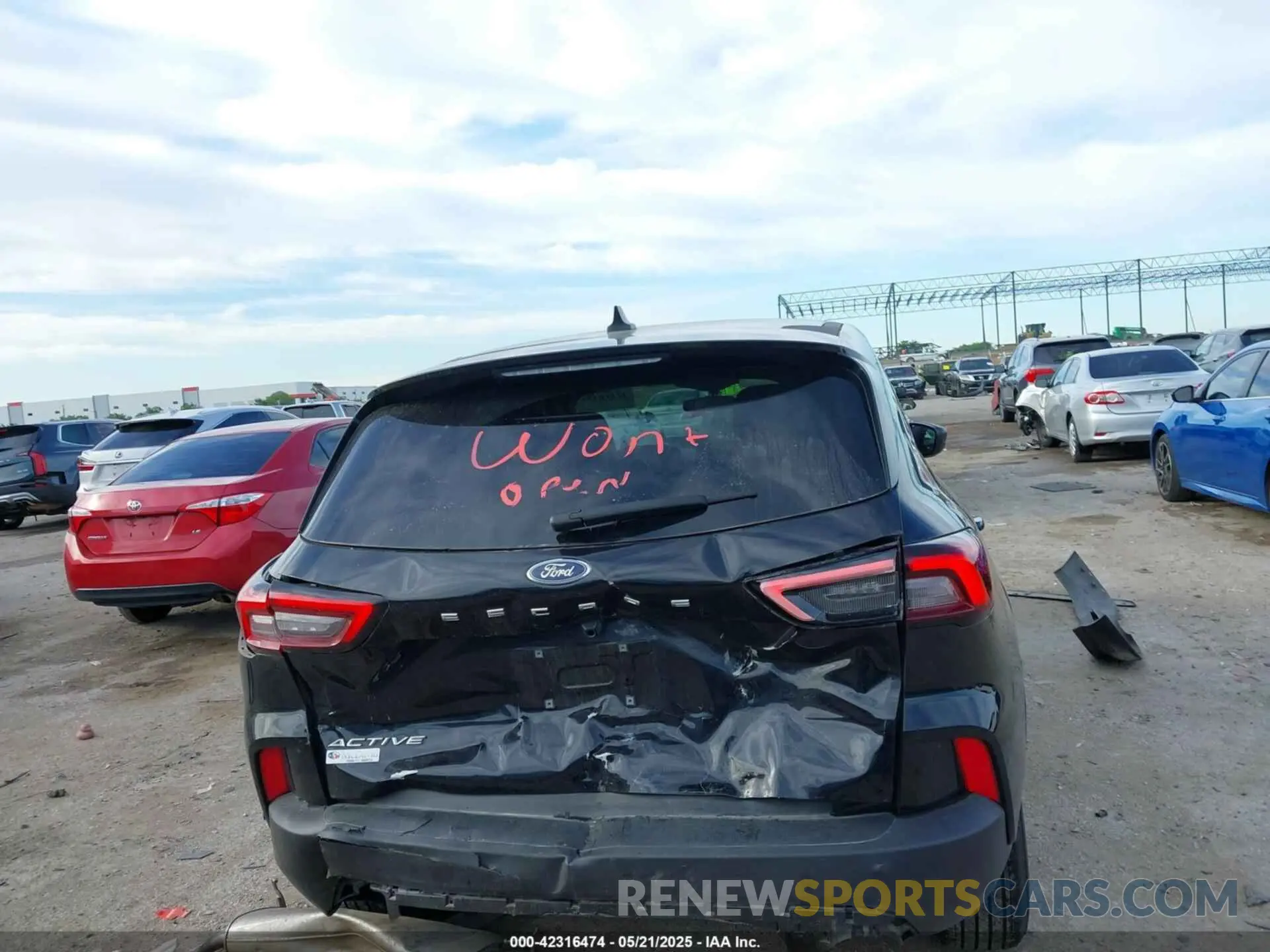 16 Photograph of a damaged car 1FMCU0GN5RUA91948 FORD ESCAPE 2024