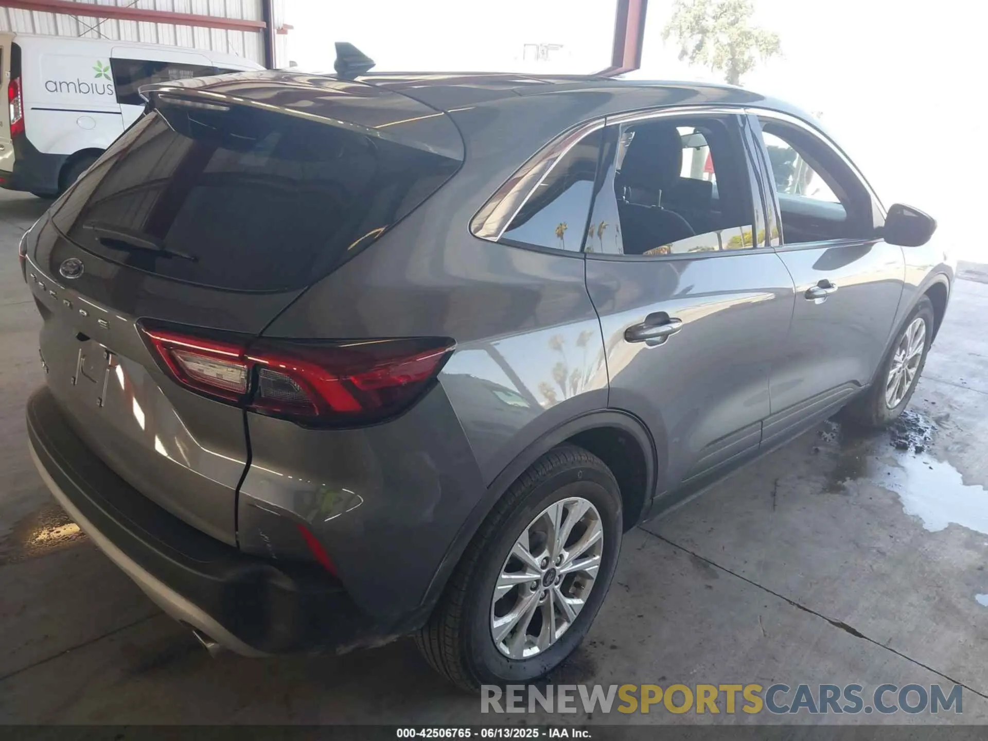 4 Photograph of a damaged car 1FMCU0GN6RUA90033 FORD ESCAPE 2024