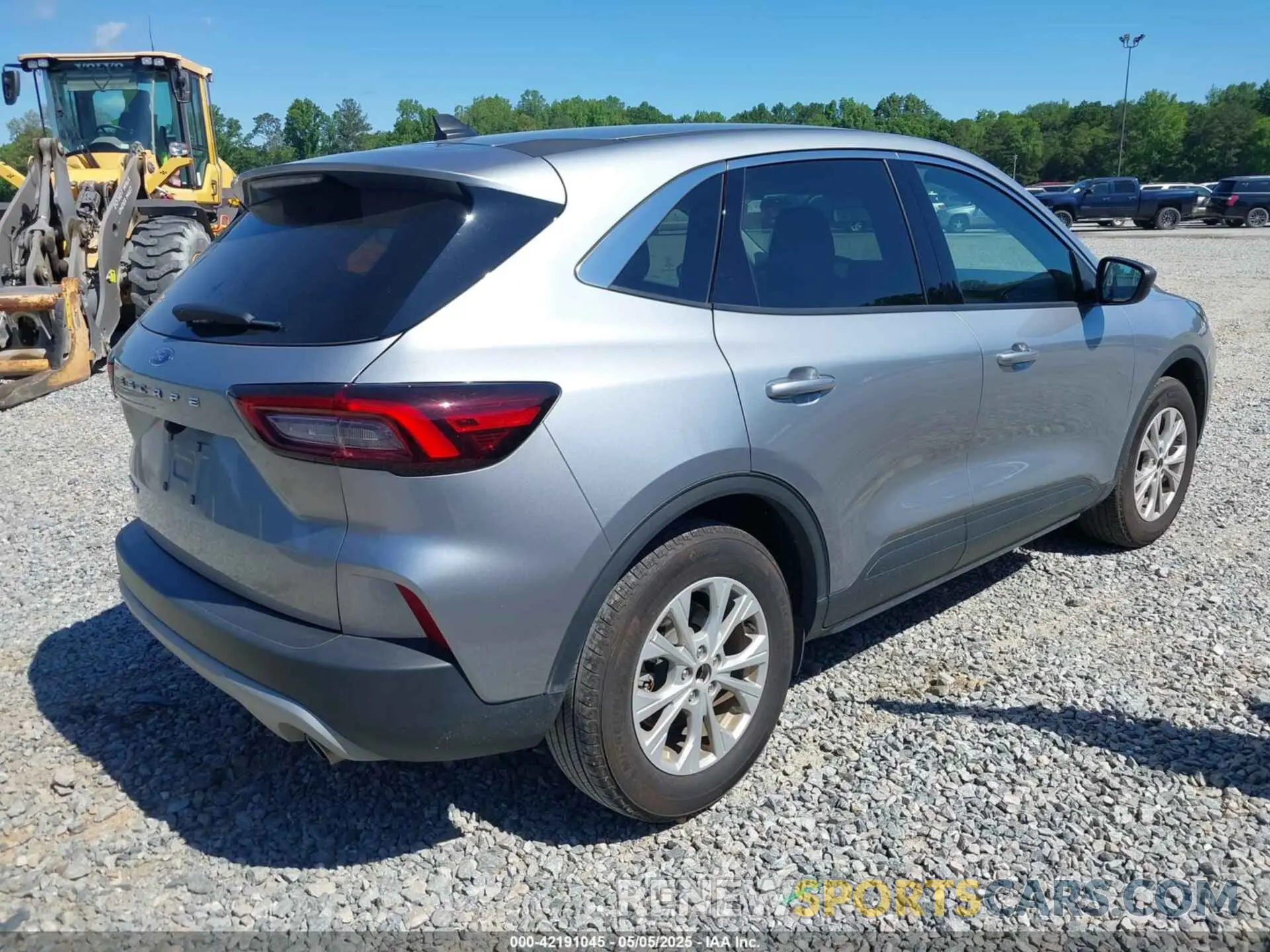 4 Photograph of a damaged car 1FMCU0GN6RUA94860 FORD ESCAPE 2024