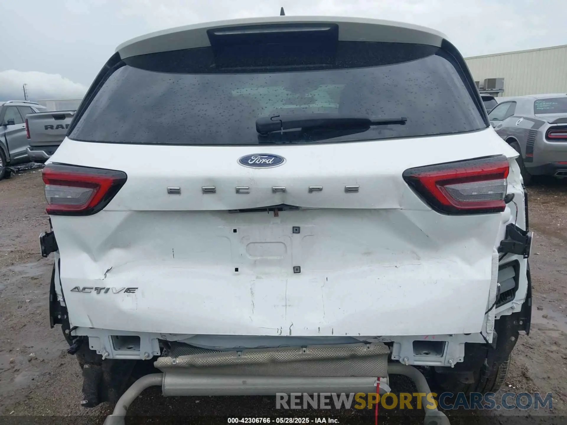 17 Photograph of a damaged car 1FMCU0GN7RUA13302 FORD ESCAPE 2024