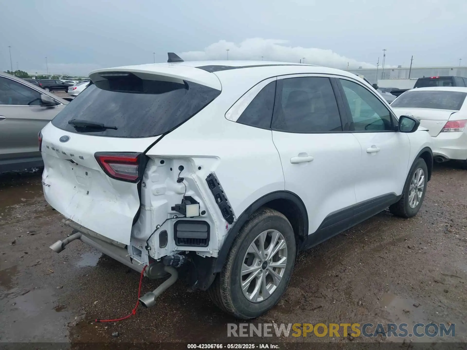 4 Photograph of a damaged car 1FMCU0GN7RUA13302 FORD ESCAPE 2024