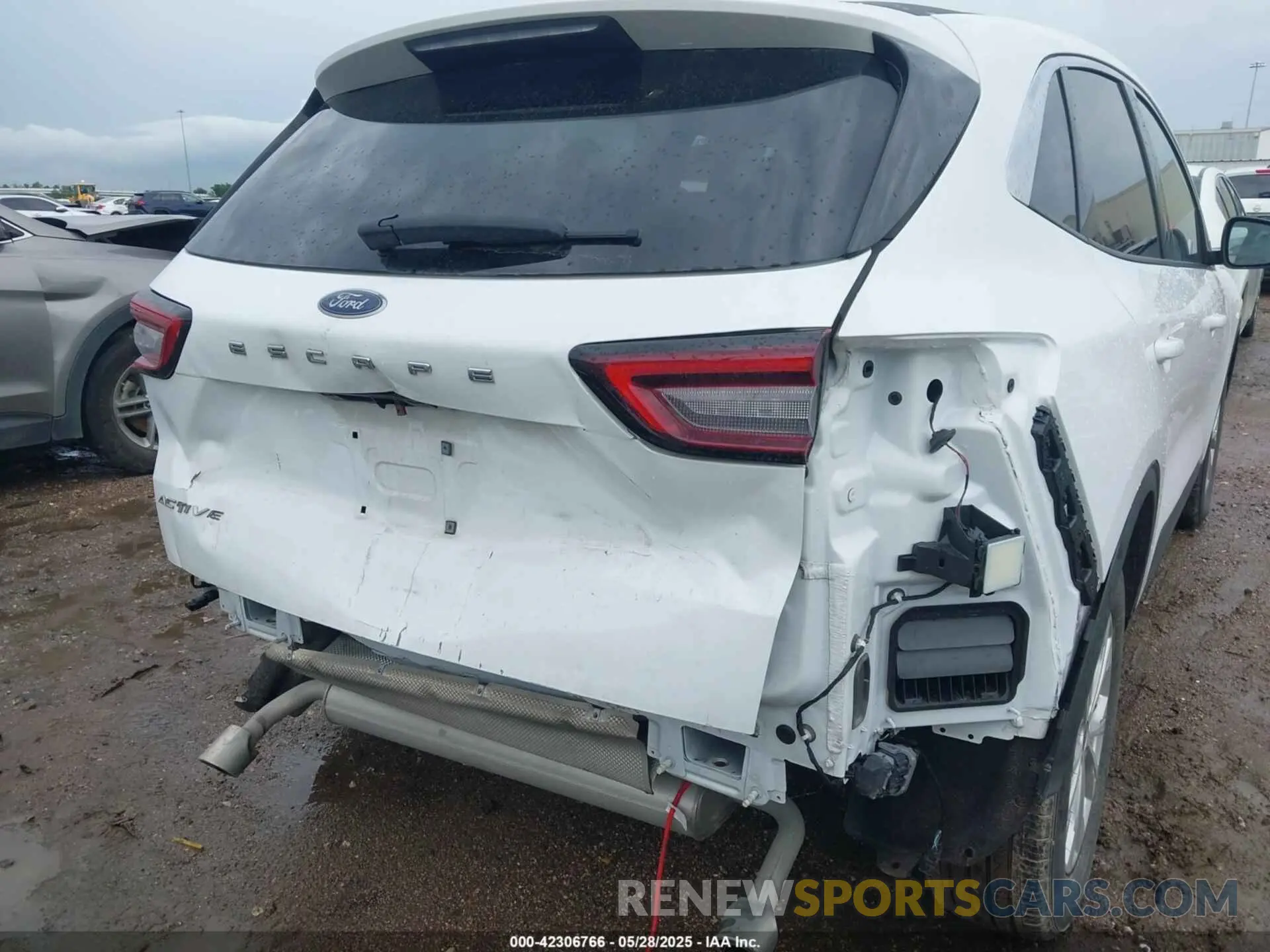 6 Photograph of a damaged car 1FMCU0GN7RUA13302 FORD ESCAPE 2024