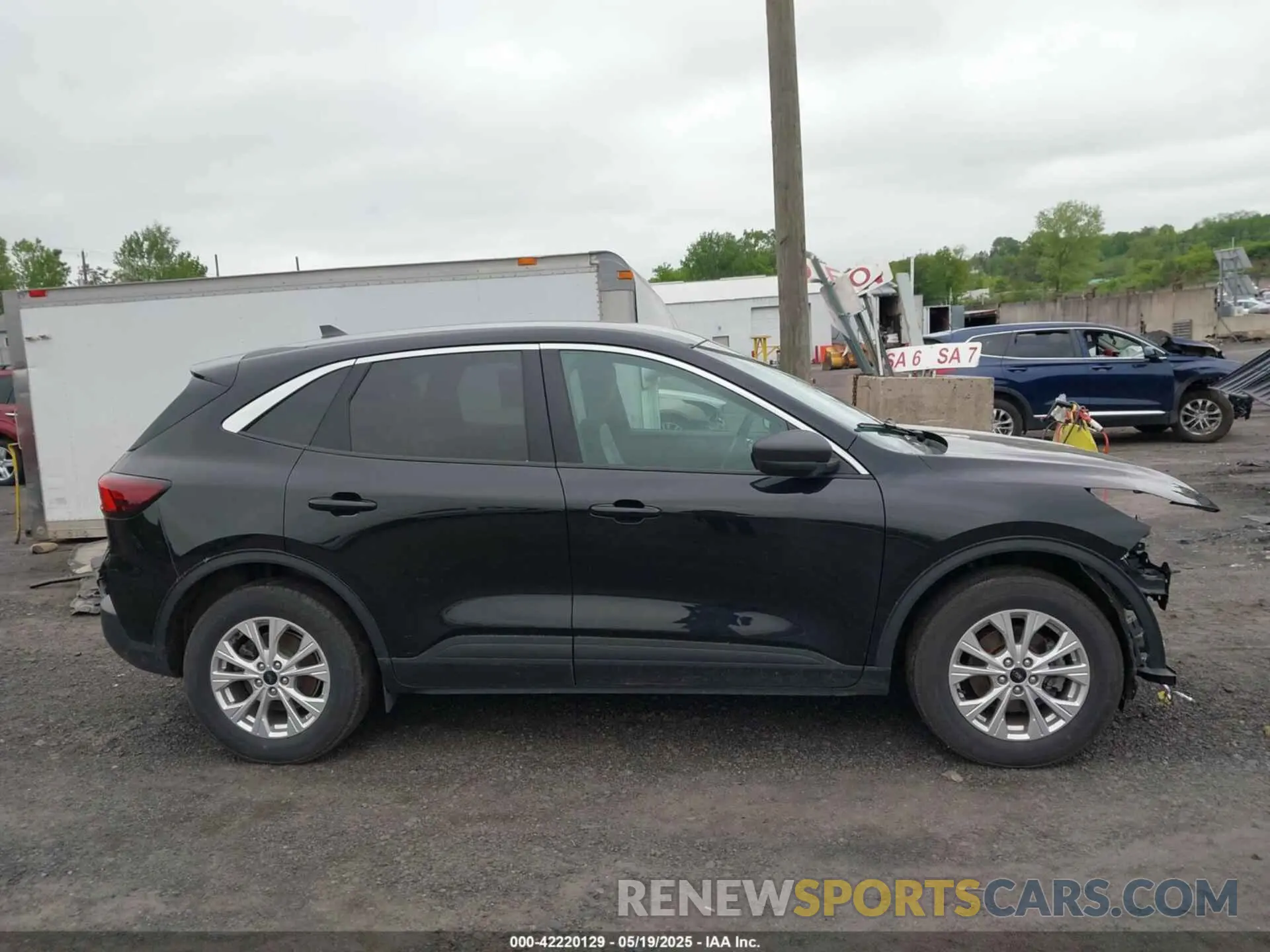13 Photograph of a damaged car 1FMCU0GN7RUA18967 FORD ESCAPE 2024