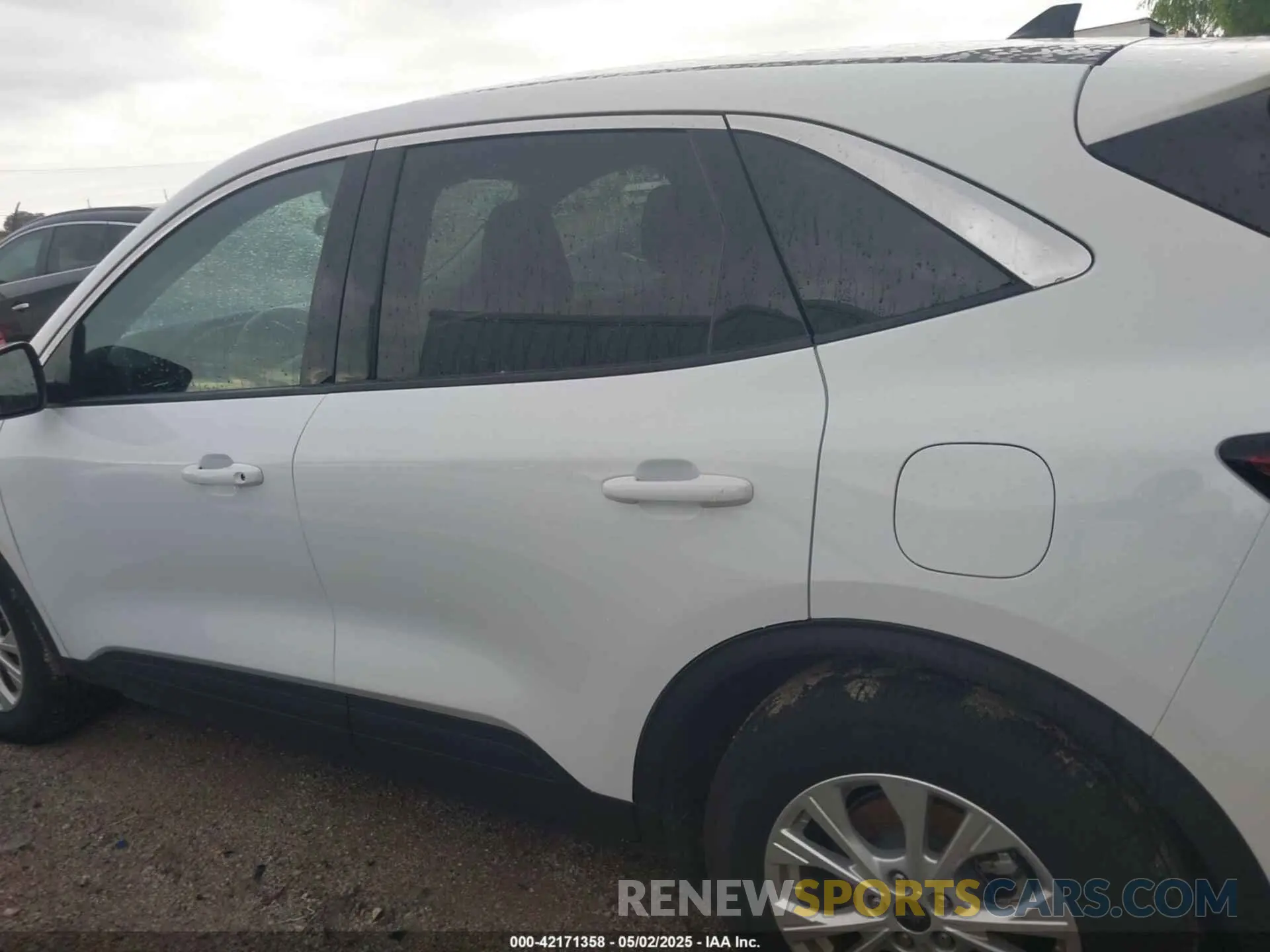 14 Photograph of a damaged car 1FMCU0GN7RUB02402 FORD ESCAPE 2024