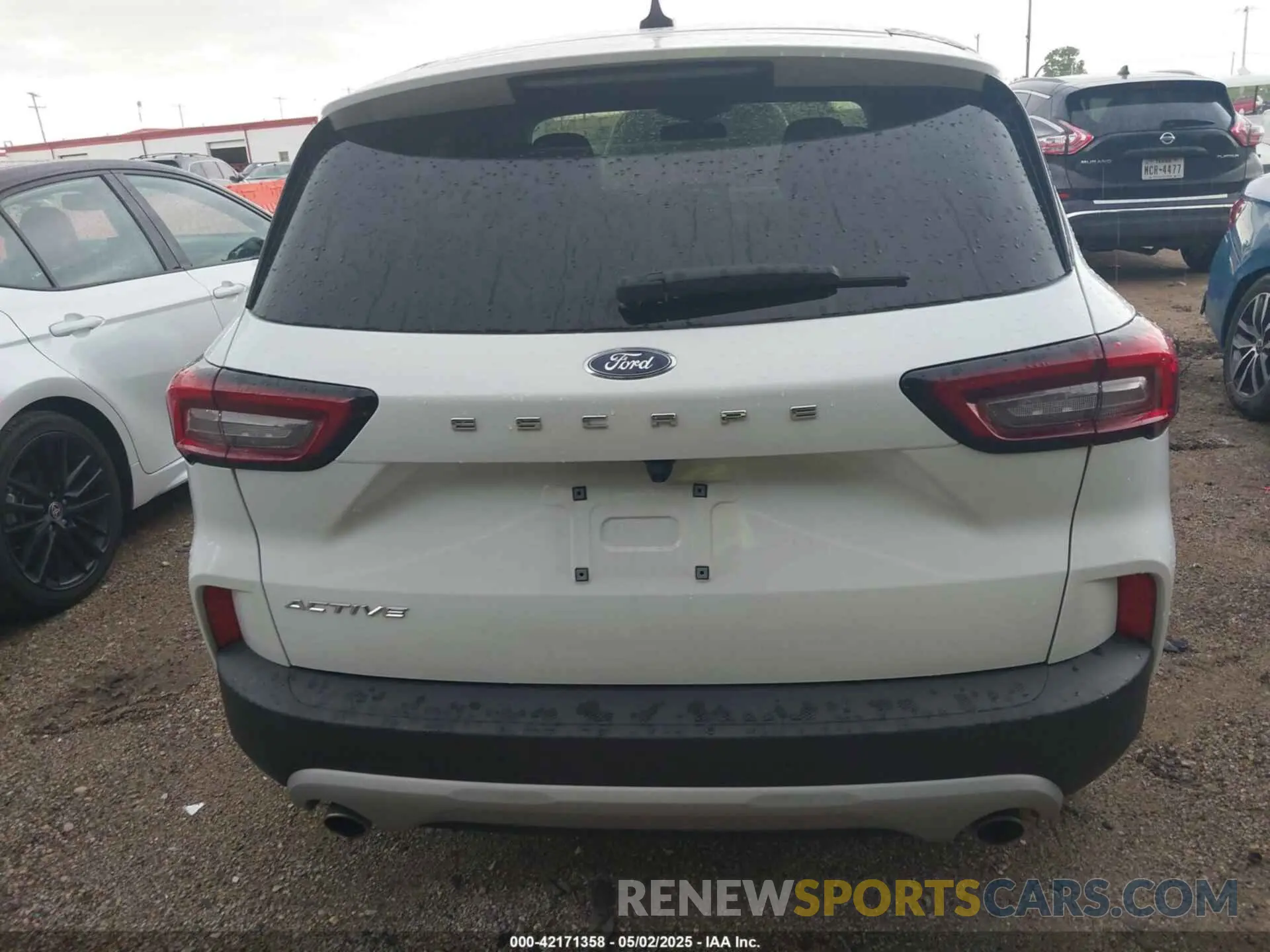 16 Photograph of a damaged car 1FMCU0GN7RUB02402 FORD ESCAPE 2024